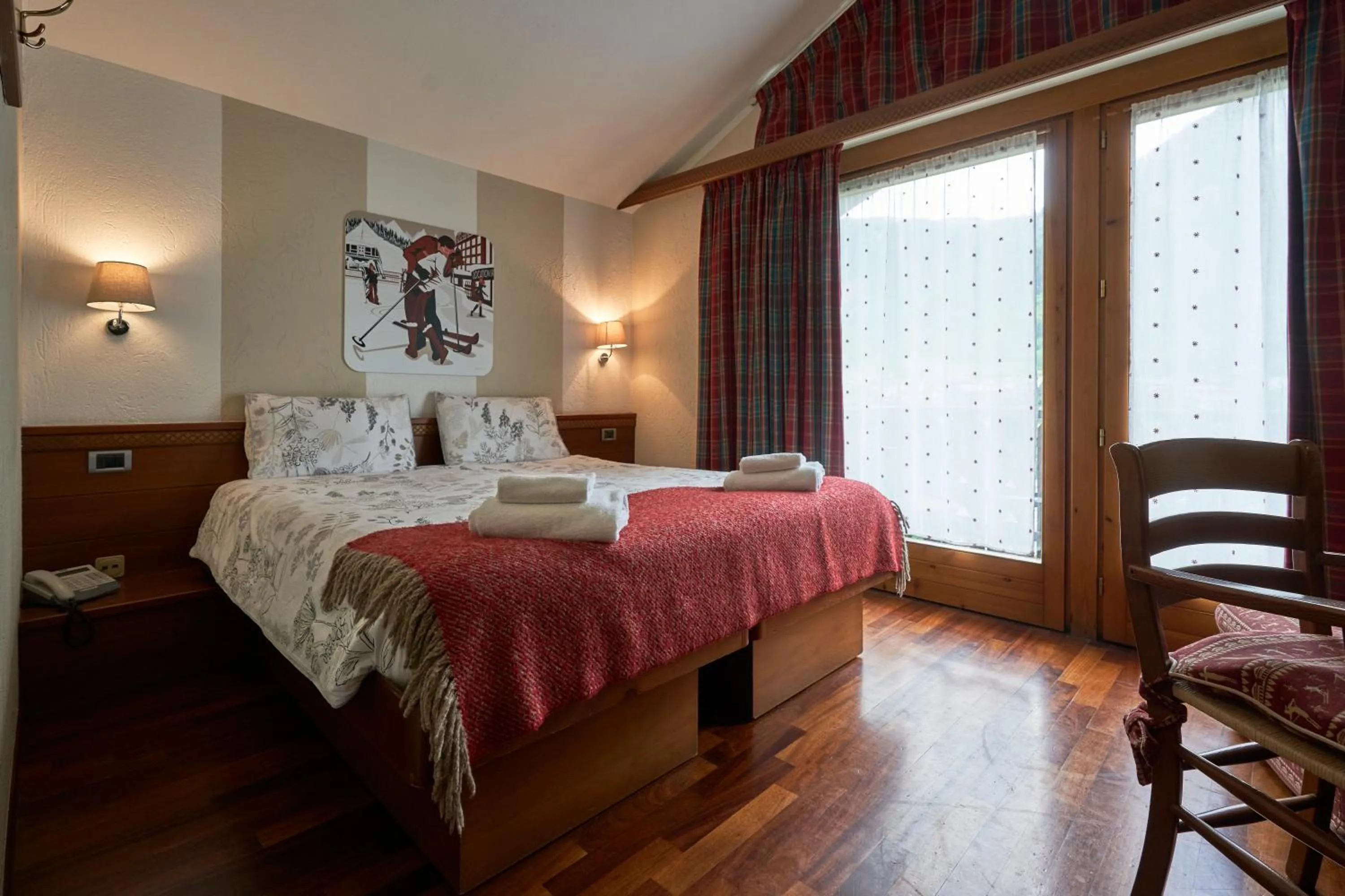 Photo of the whole room, Bed in Hotel Walser Courmayeur