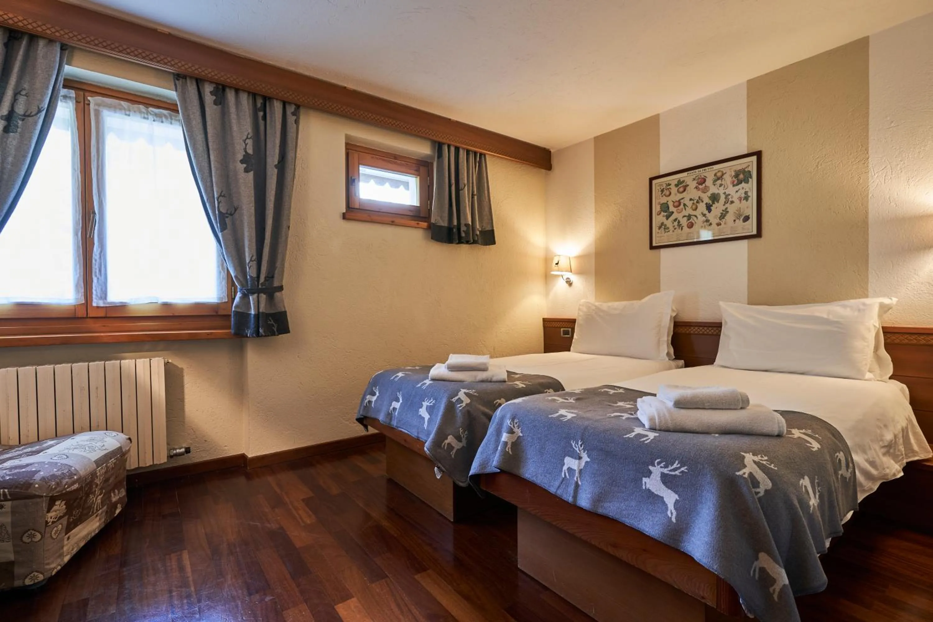 Photo of the whole room, Bed in Hotel Walser Courmayeur