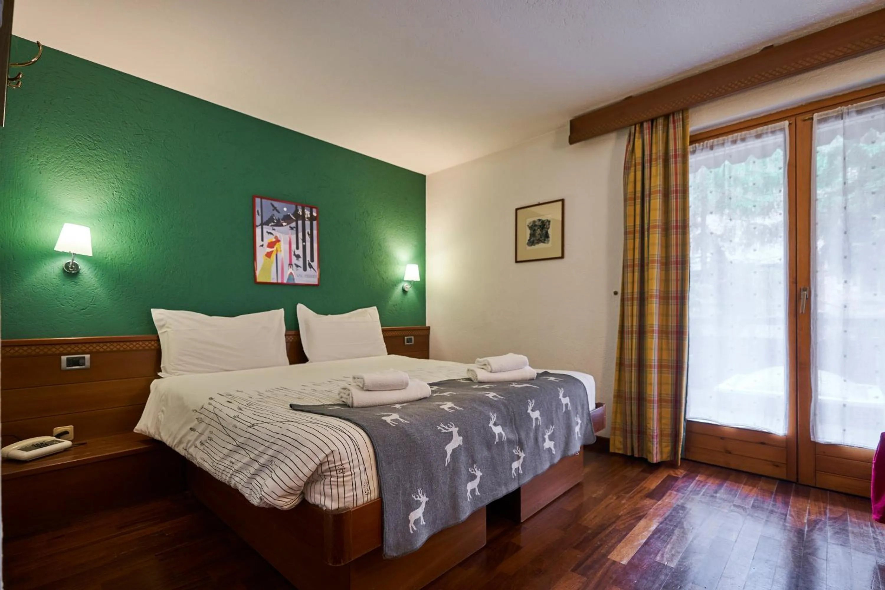 Photo of the whole room, Bed in Hotel Walser Courmayeur