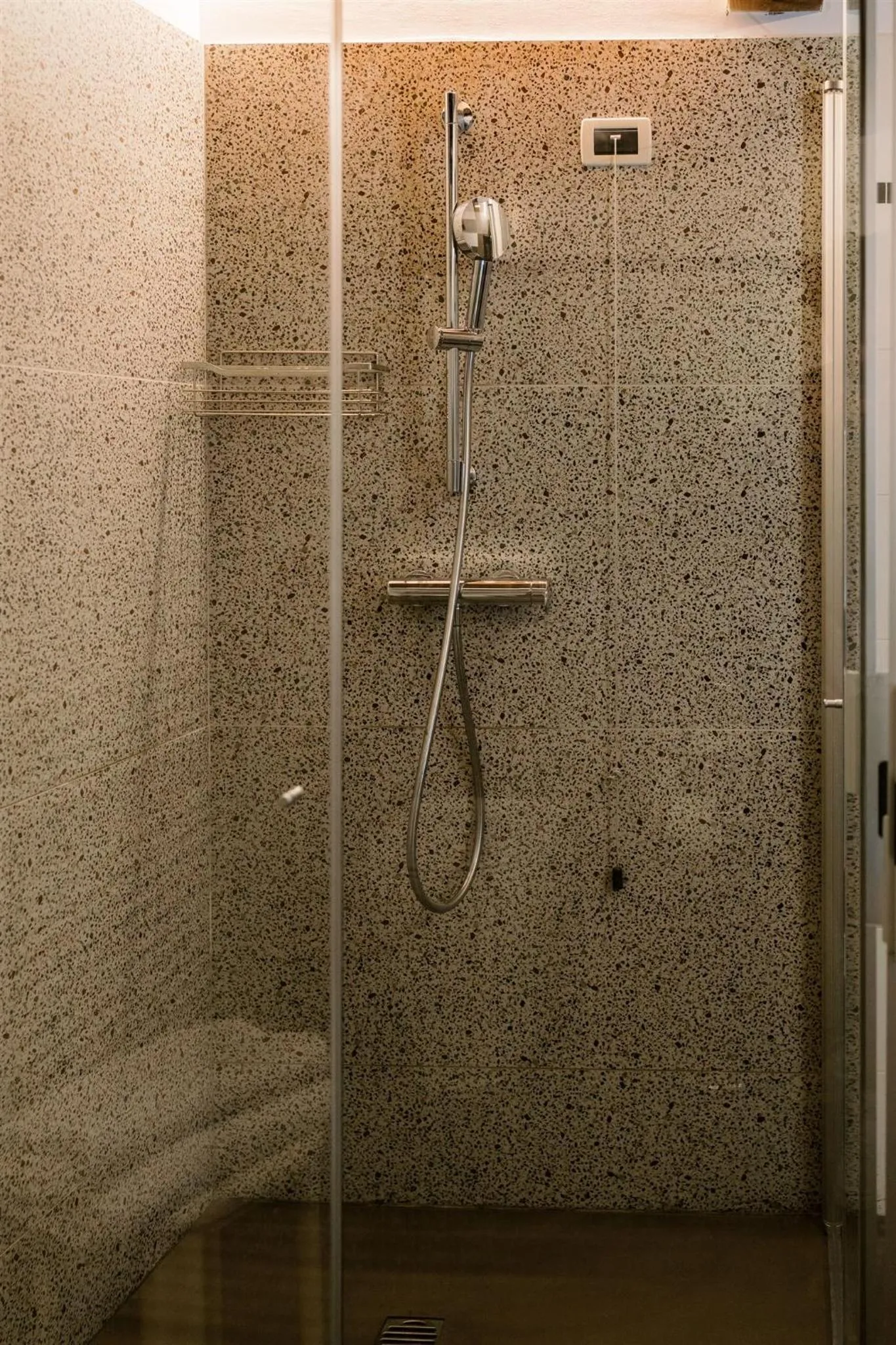 Shower in Hotel Carlton