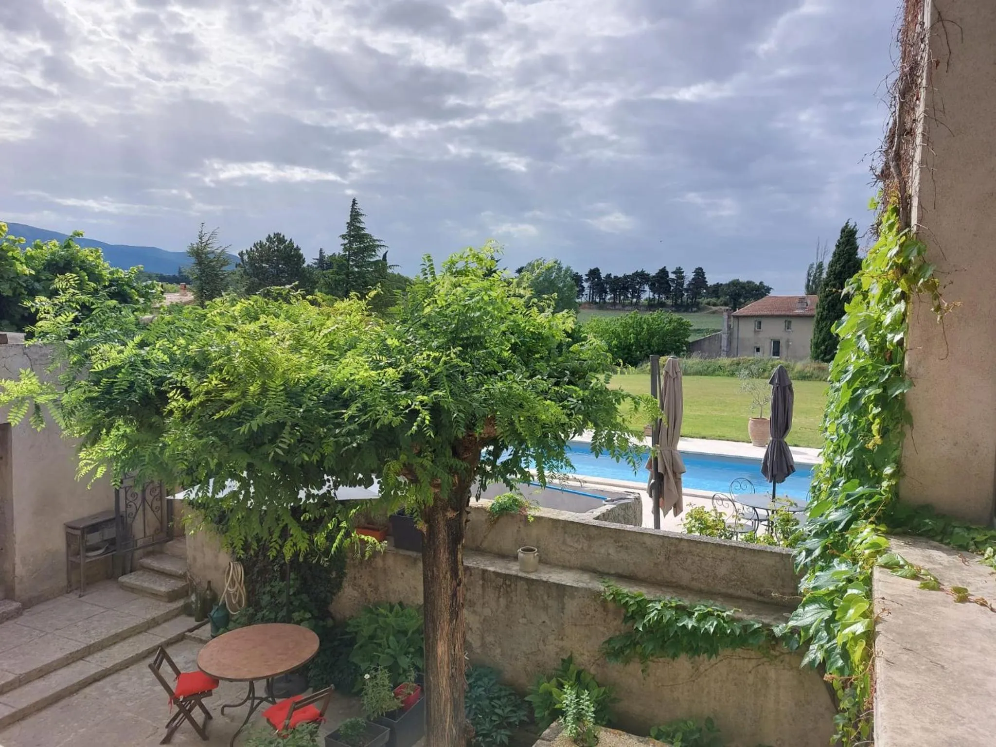 Pool view in Le mas de Marie