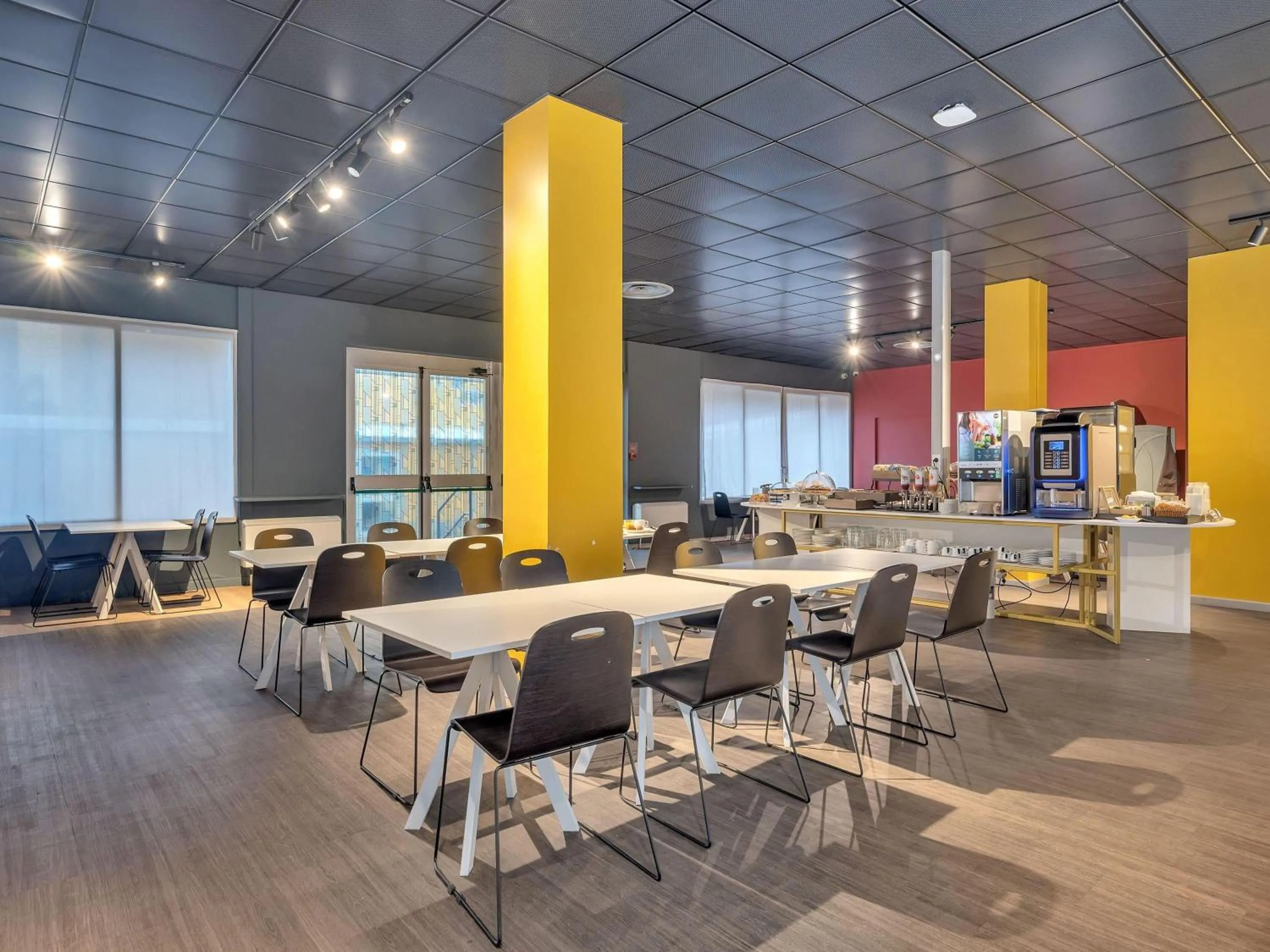 Restaurant/places to eat in B&B HOTEL Milano Ornato