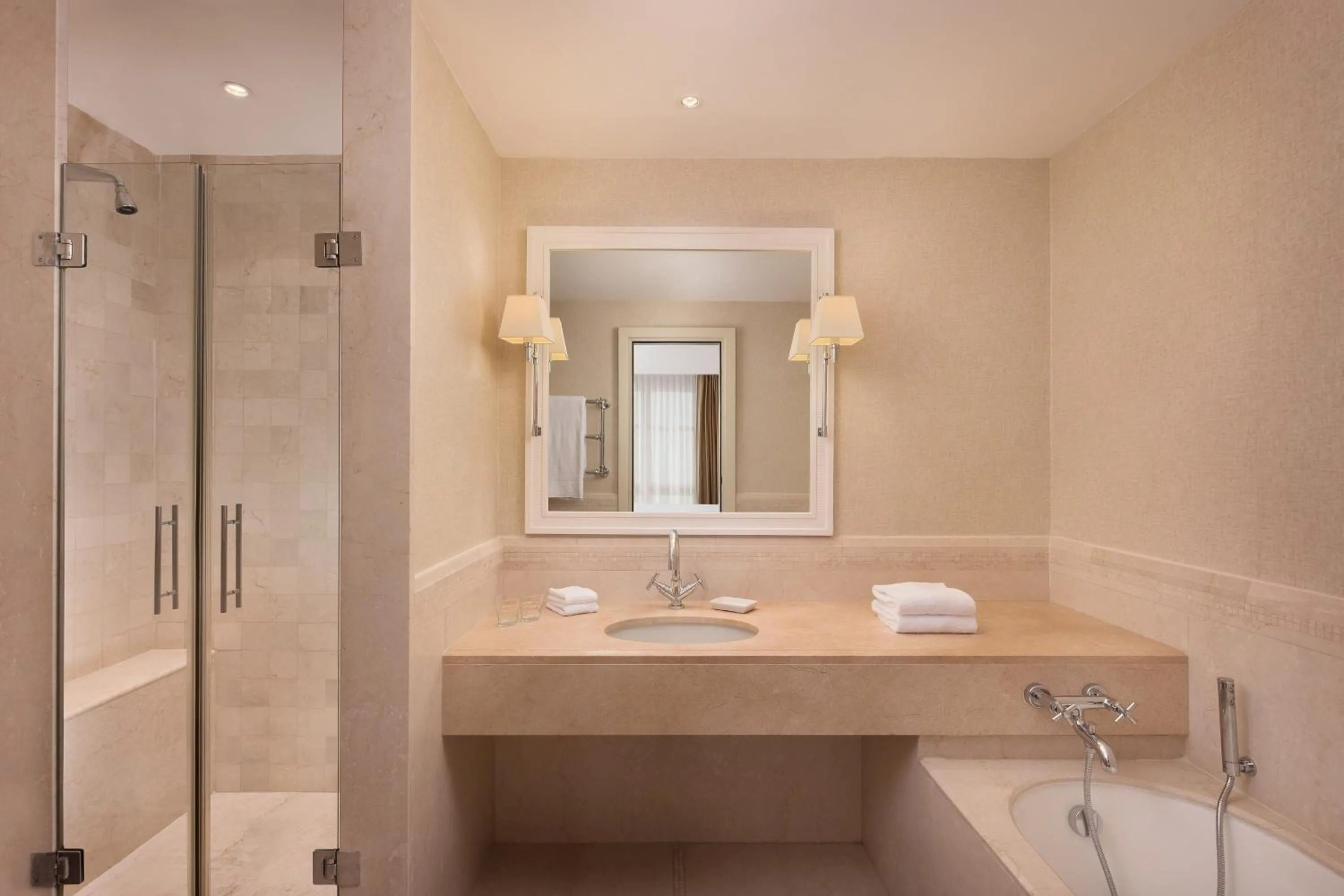 Bathroom in Sheraton Rome Parco de Medici