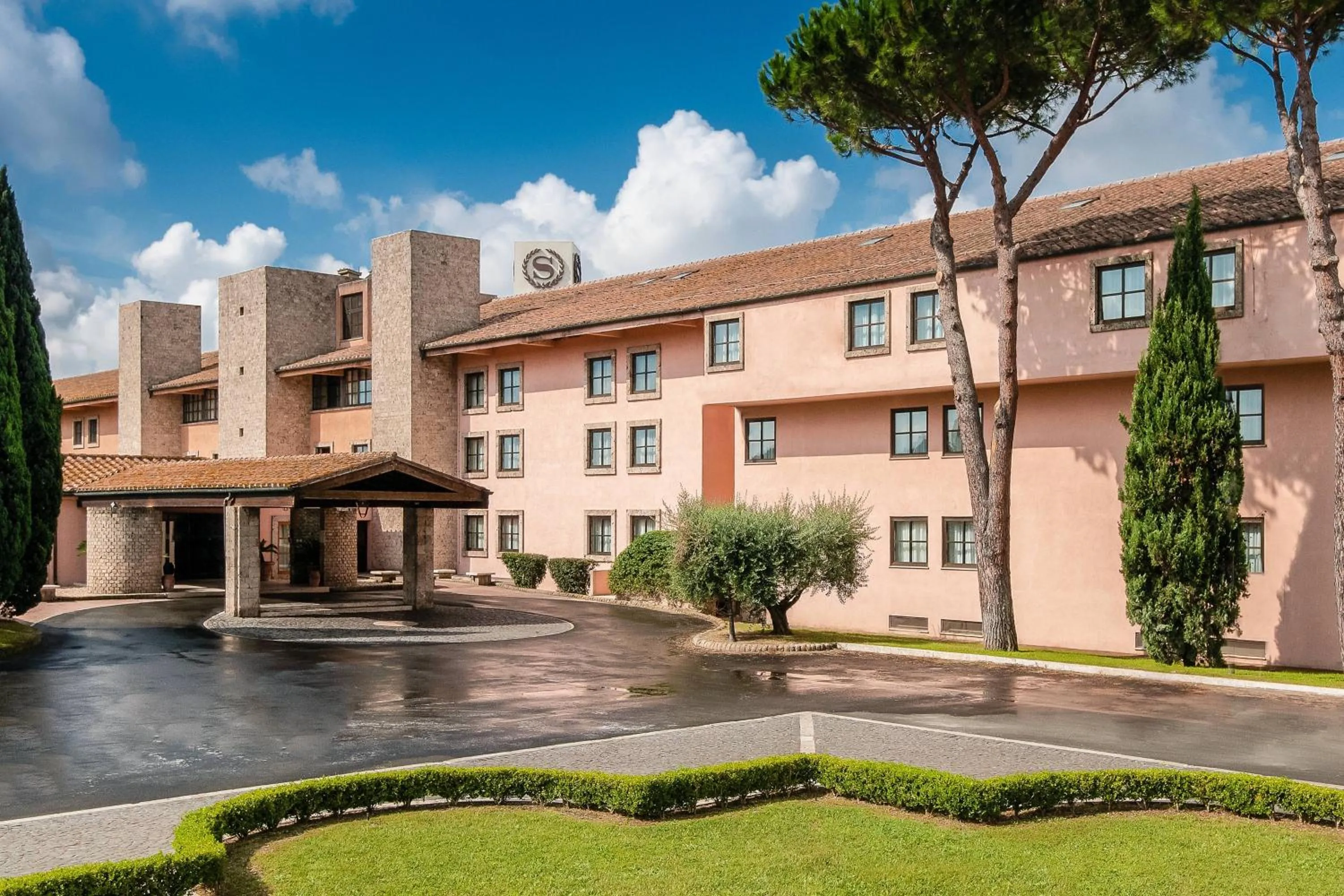 Property building in Sheraton Rome Parco de Medici