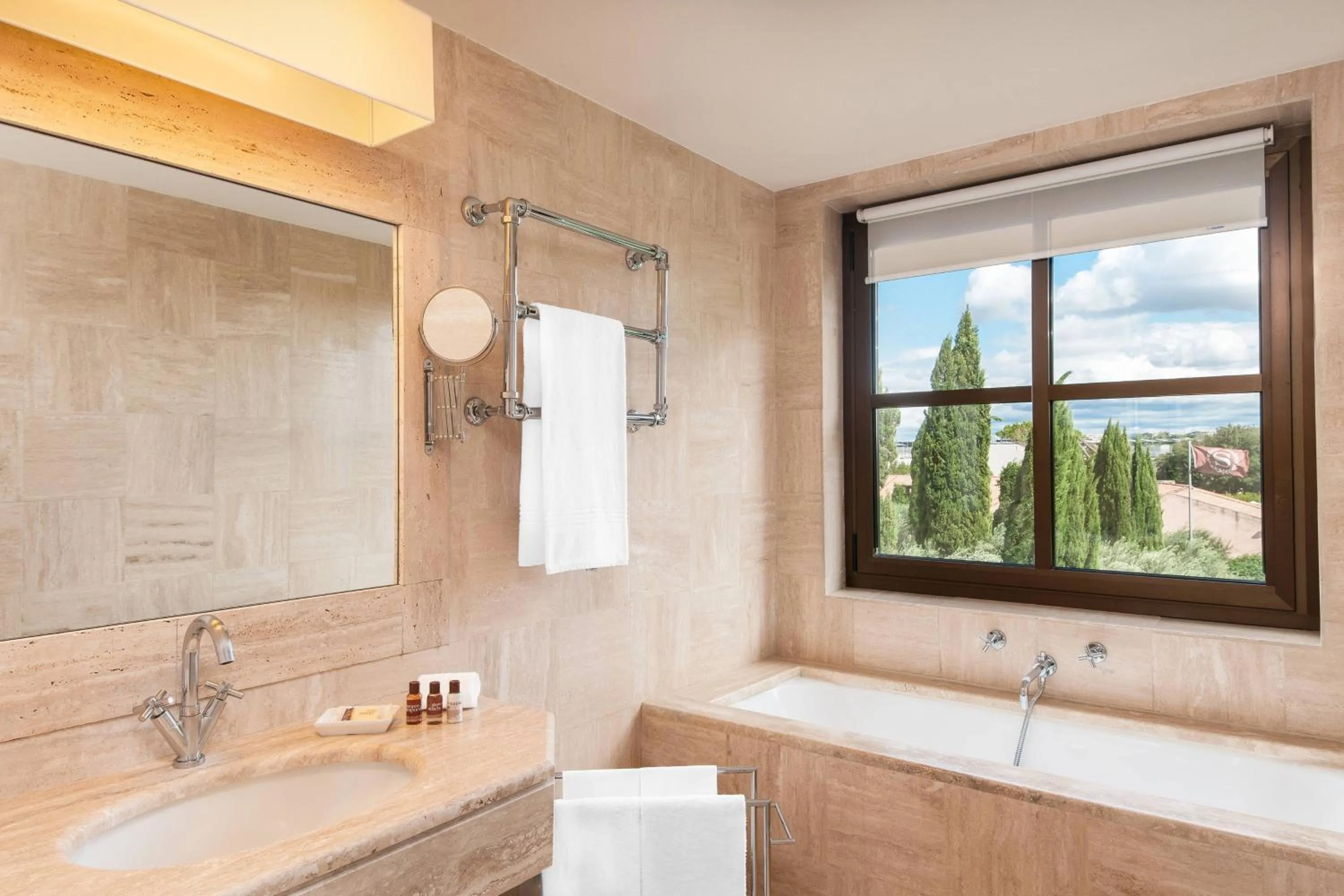 Bathroom in Sheraton Rome Parco de Medici