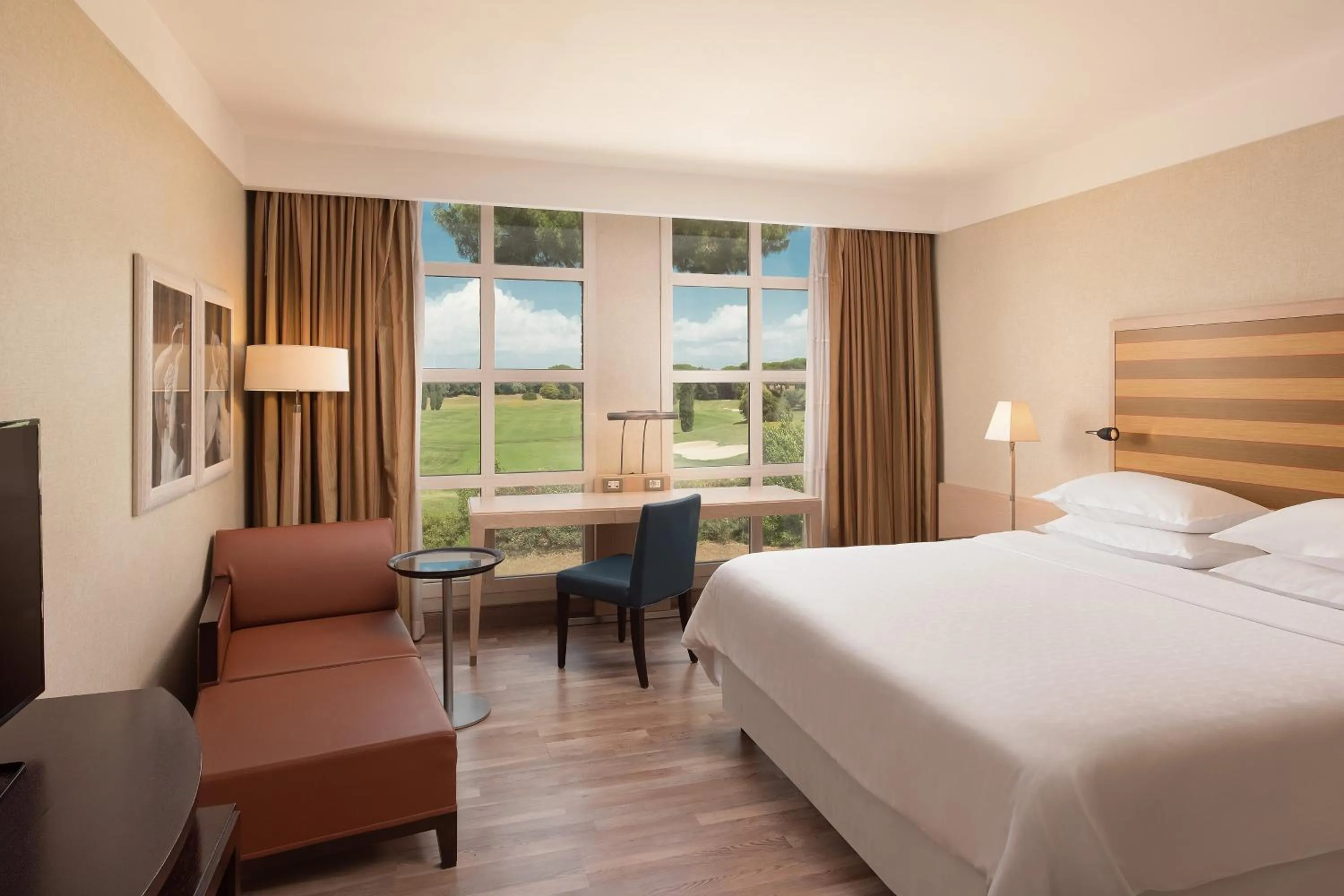 Photo of the whole room, Bed in Sheraton Rome Parco de Medici