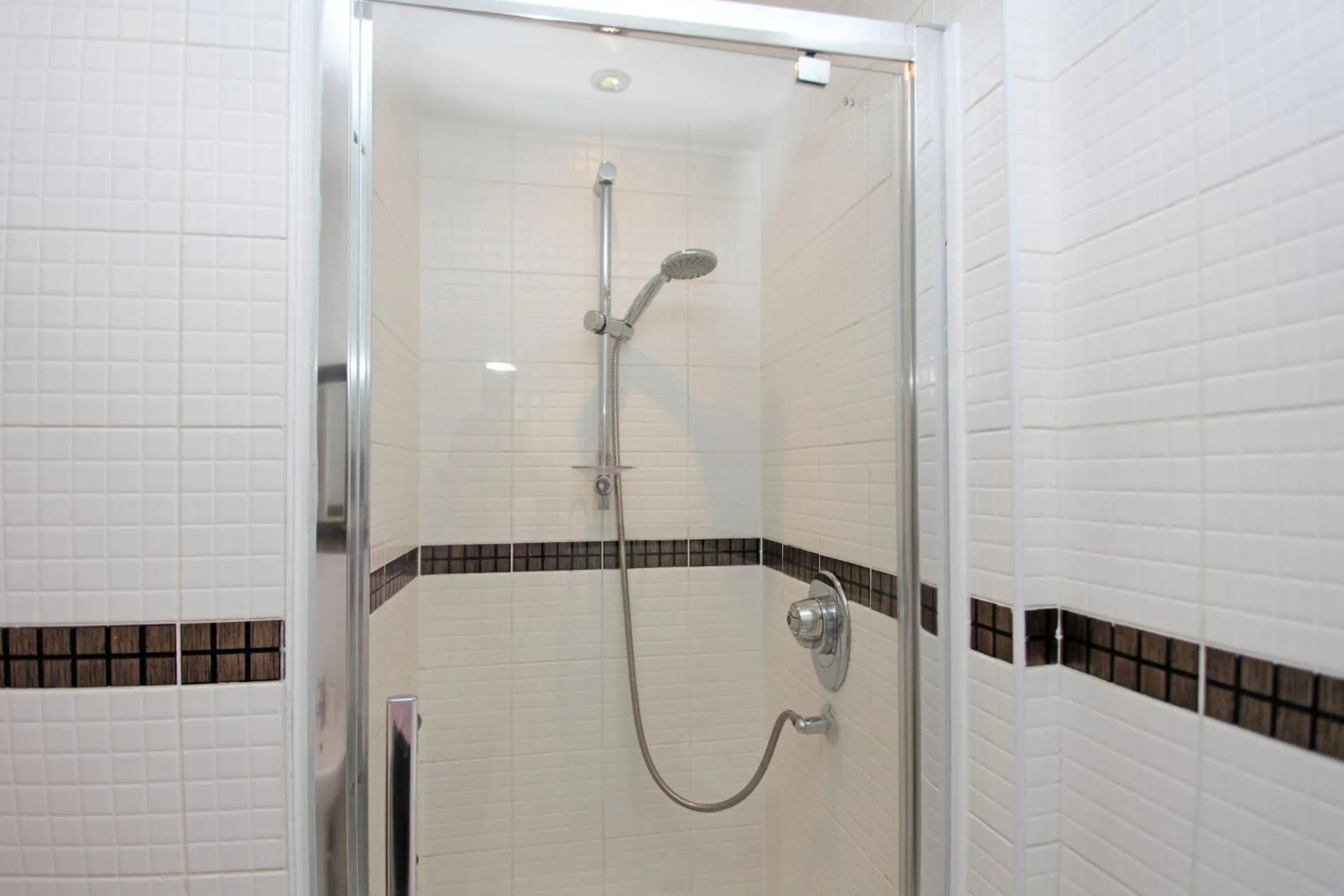 Bathroom in Albion Street Apartments
