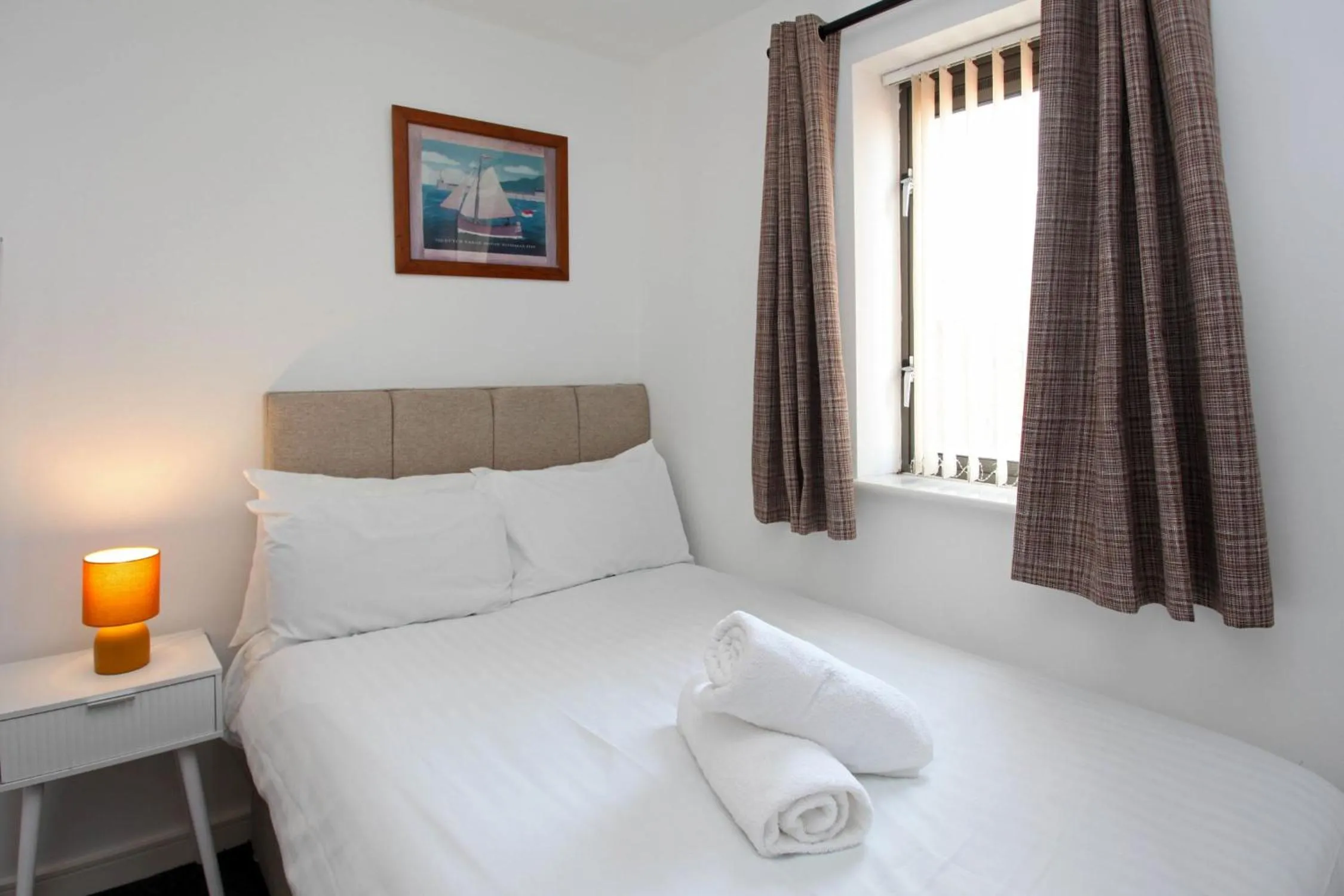 Bedroom, Bed in Albion Street Apartments