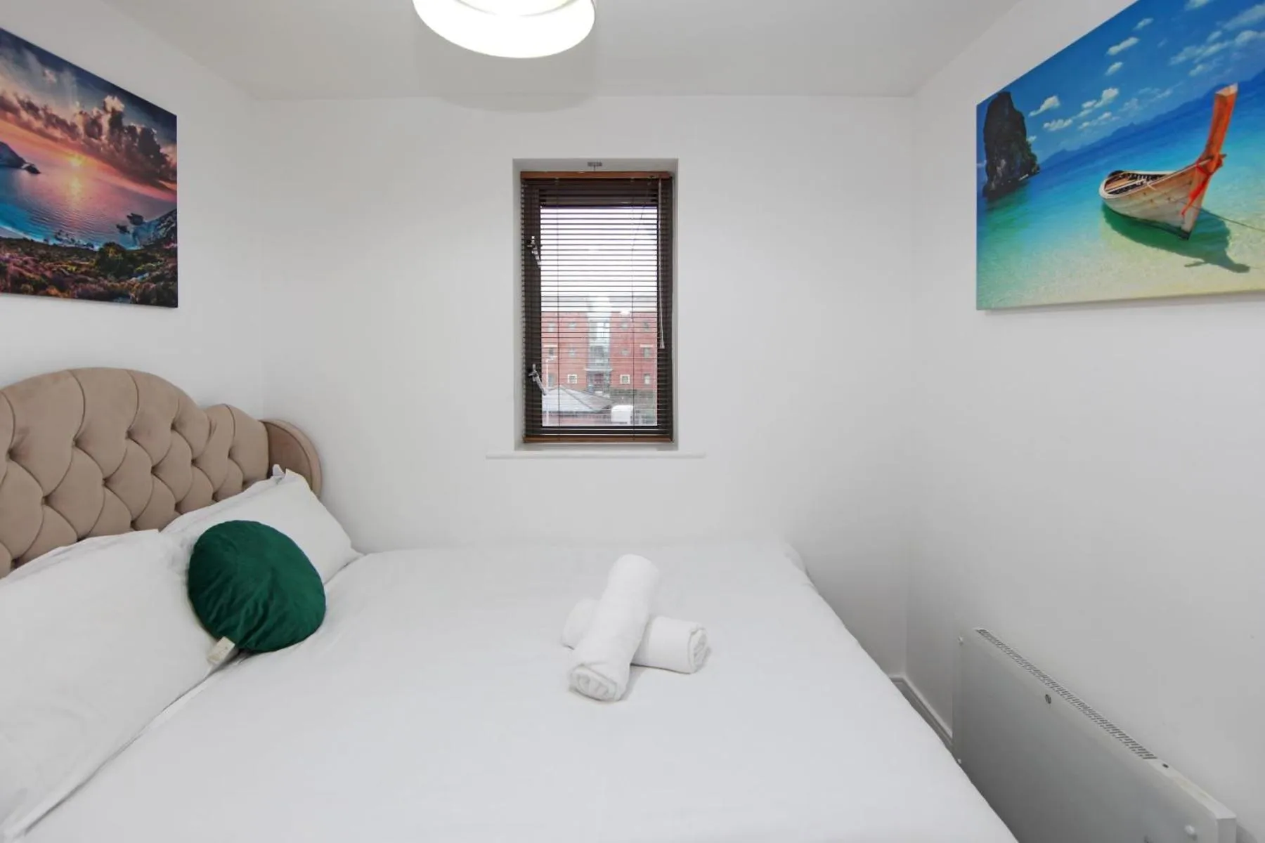 Bedroom, Bed in Albion Street Apartments