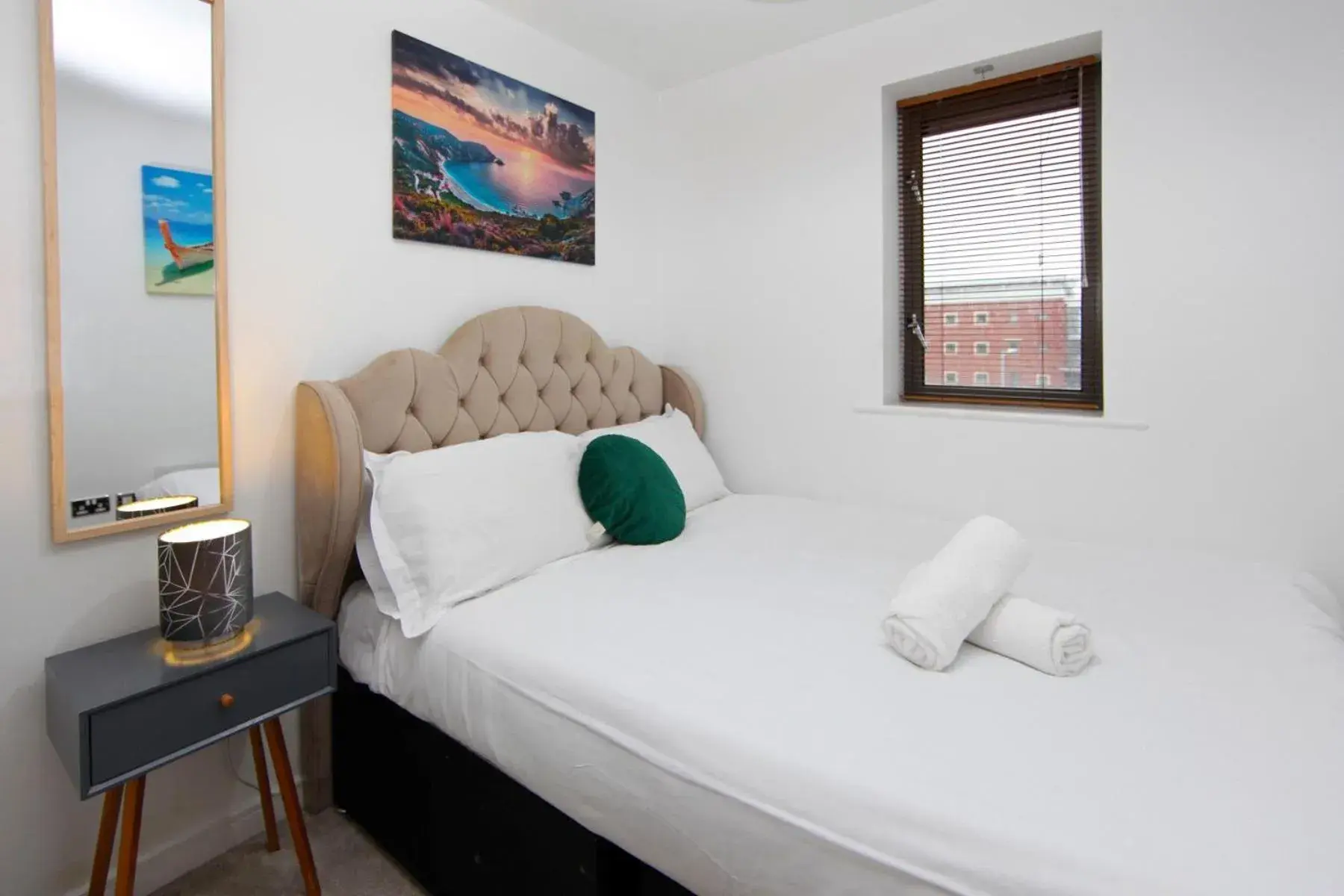 One-Bedroom Apartment in Albion Street Apartments One-Bedroom Apartment in Albion Street Apartments