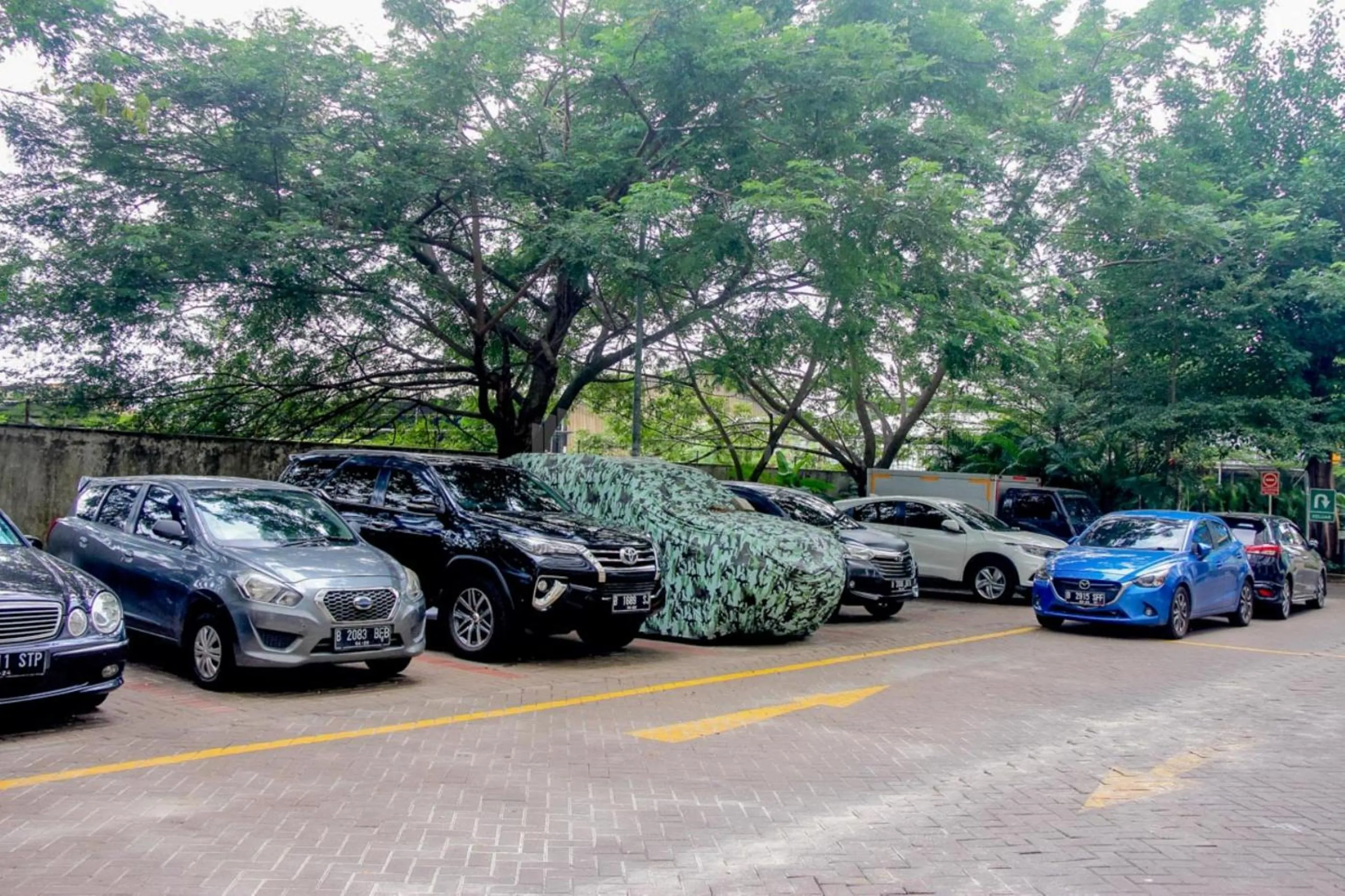 Parking in RedLiving Apartemen Paradise Mansion - Gunawan