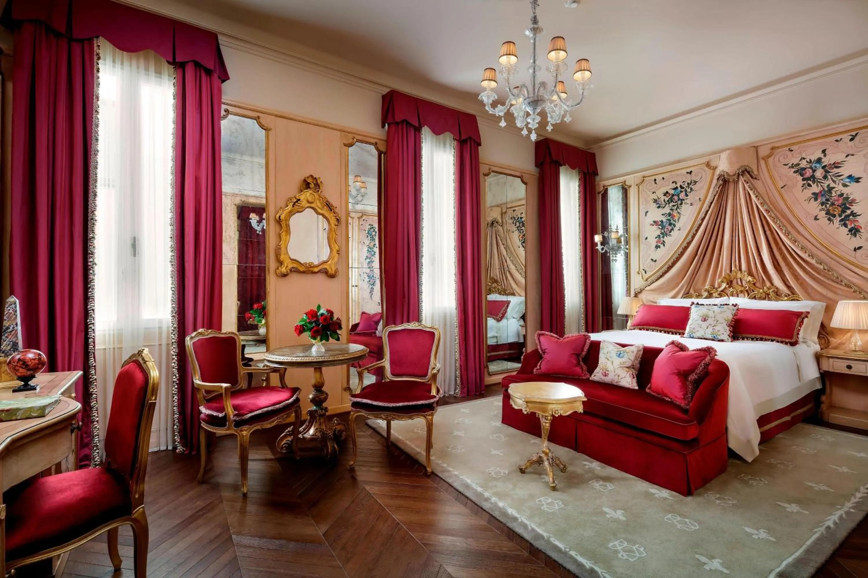 Photo of the whole room, Bed in The Gritti Palace, a Luxury Collection Hotel, Venice
