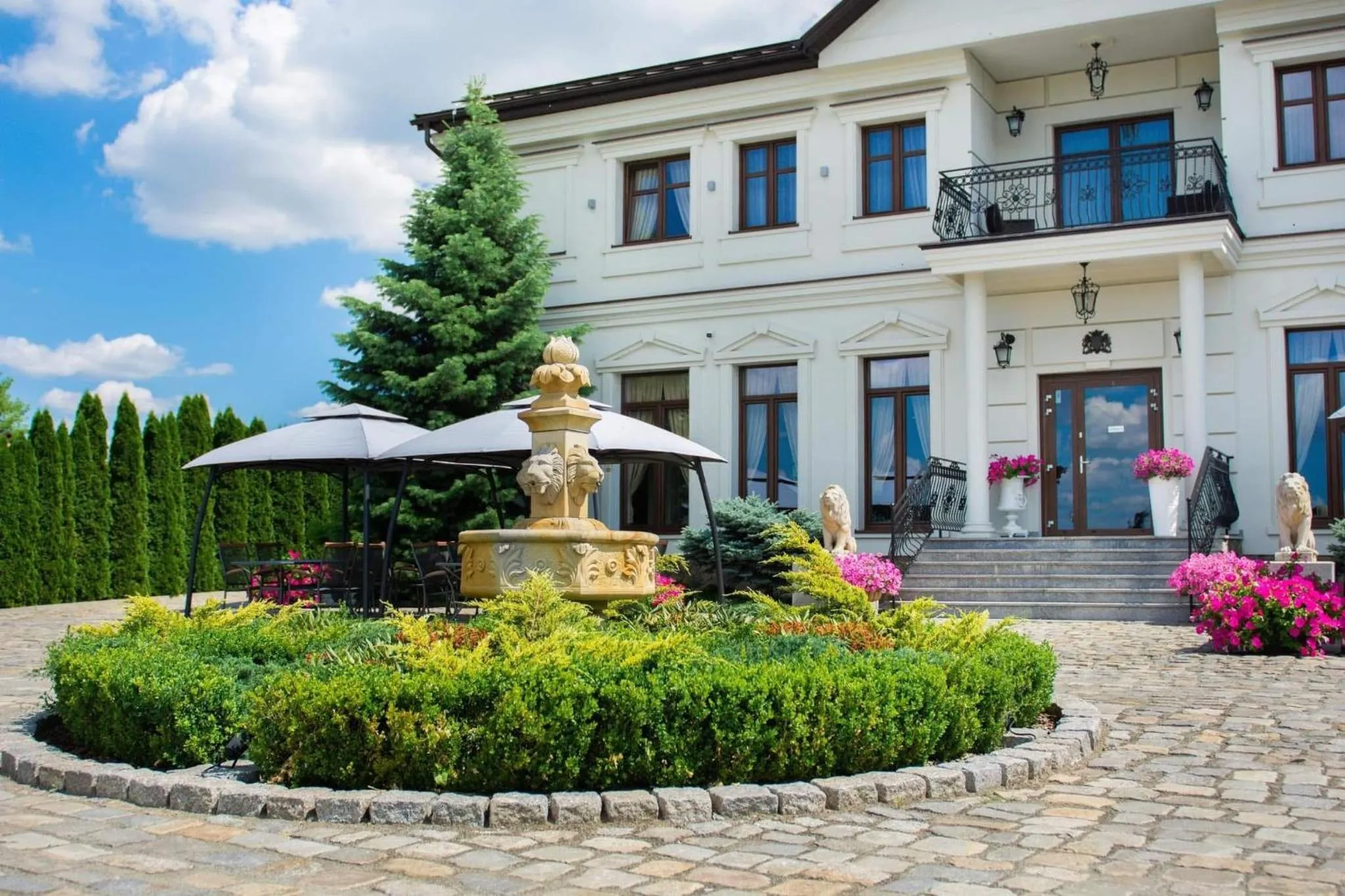 Property building in Pałac Uniejów