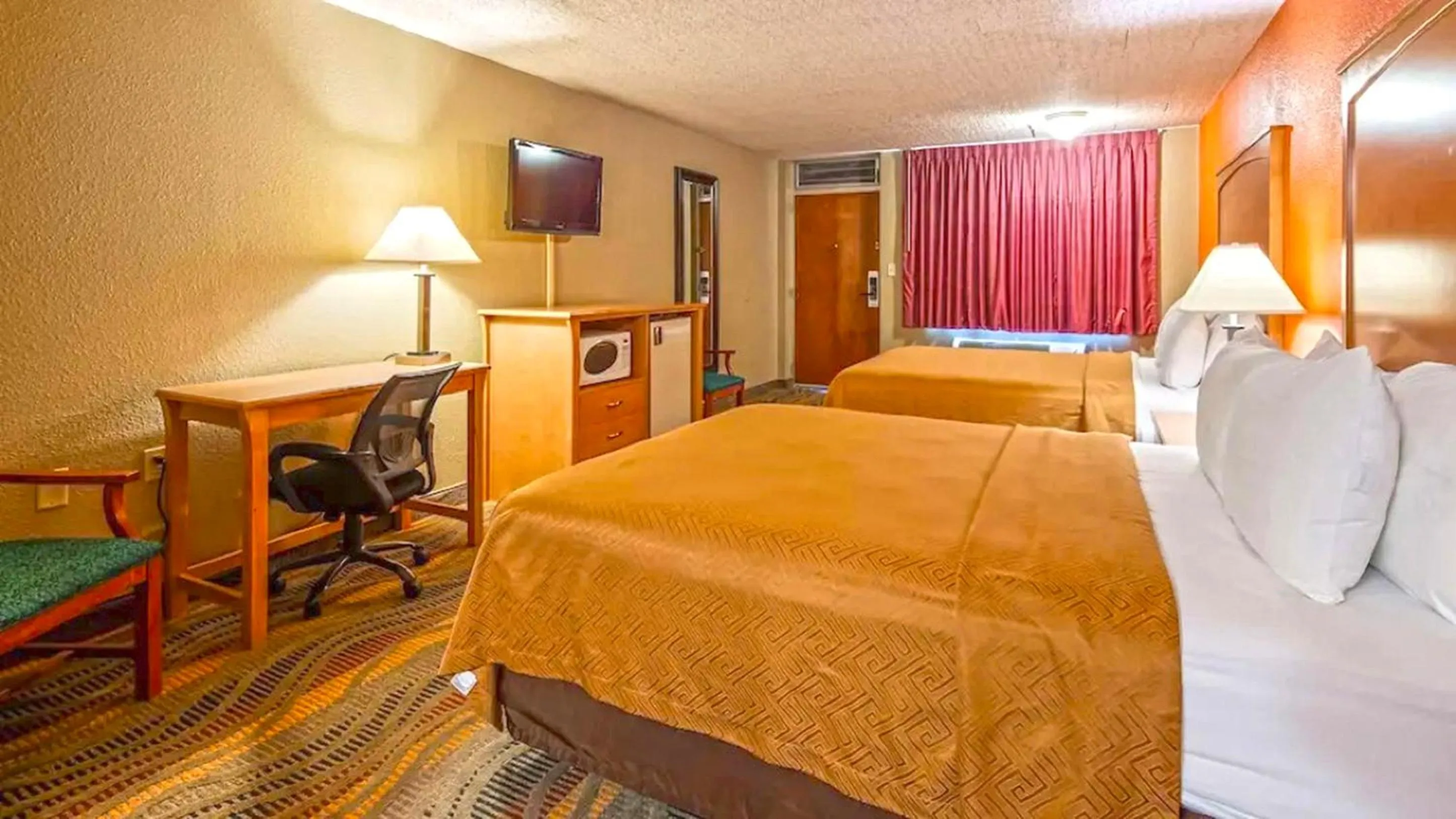 Photo of the whole room in Marifah Inn Salina