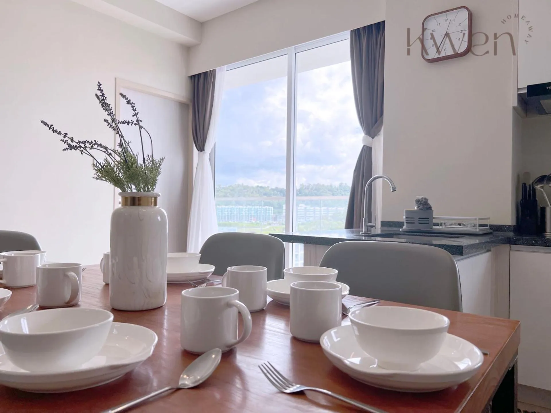 Dining area in KWEN Suites-Tanjung Aru InfinityPool Seaview/Airport View