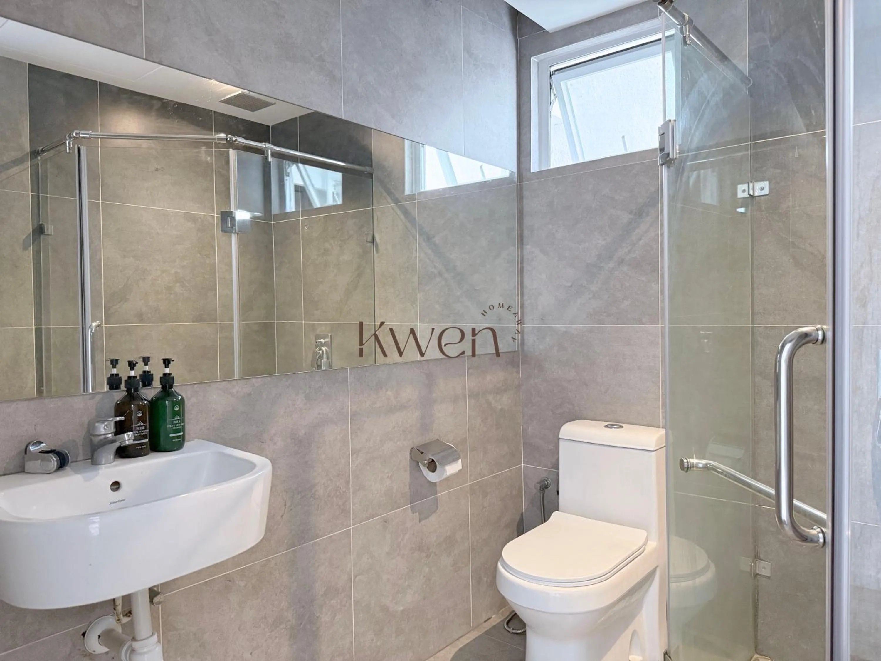 Bathroom in KWEN Suites-Tanjung Aru InfinityPool Seaview/Airport View