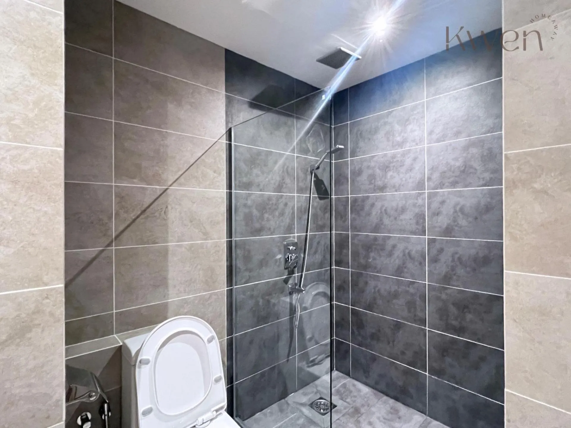 Bathroom in KWEN Suites-Tanjung Aru InfinityPool Seaview/Airport View