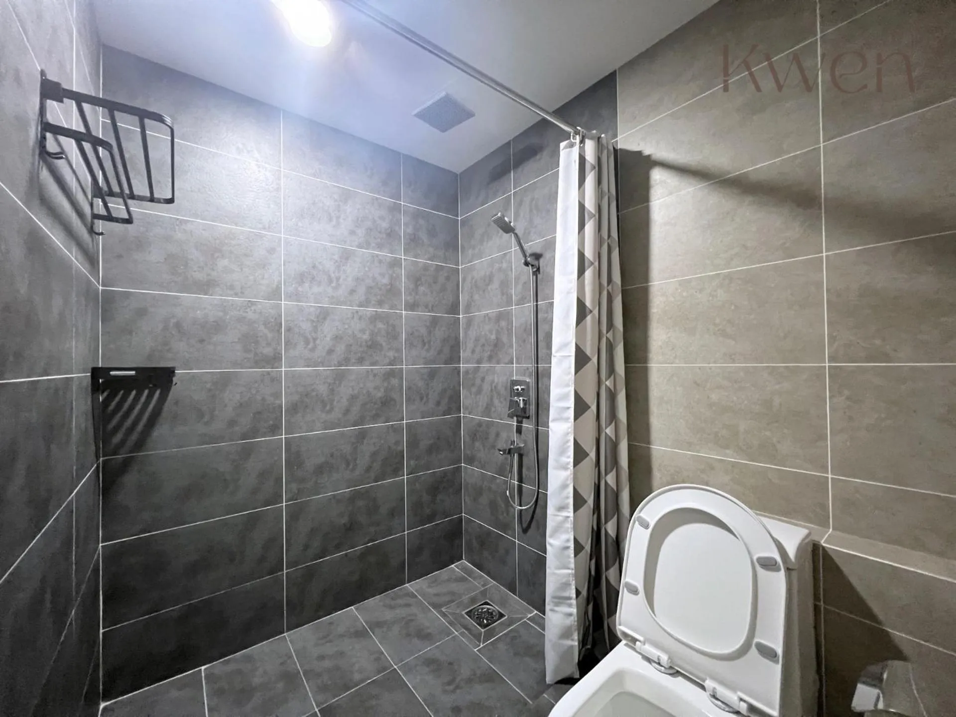 Bathroom in KWEN Suites-Tanjung Aru InfinityPool Seaview/Airport View