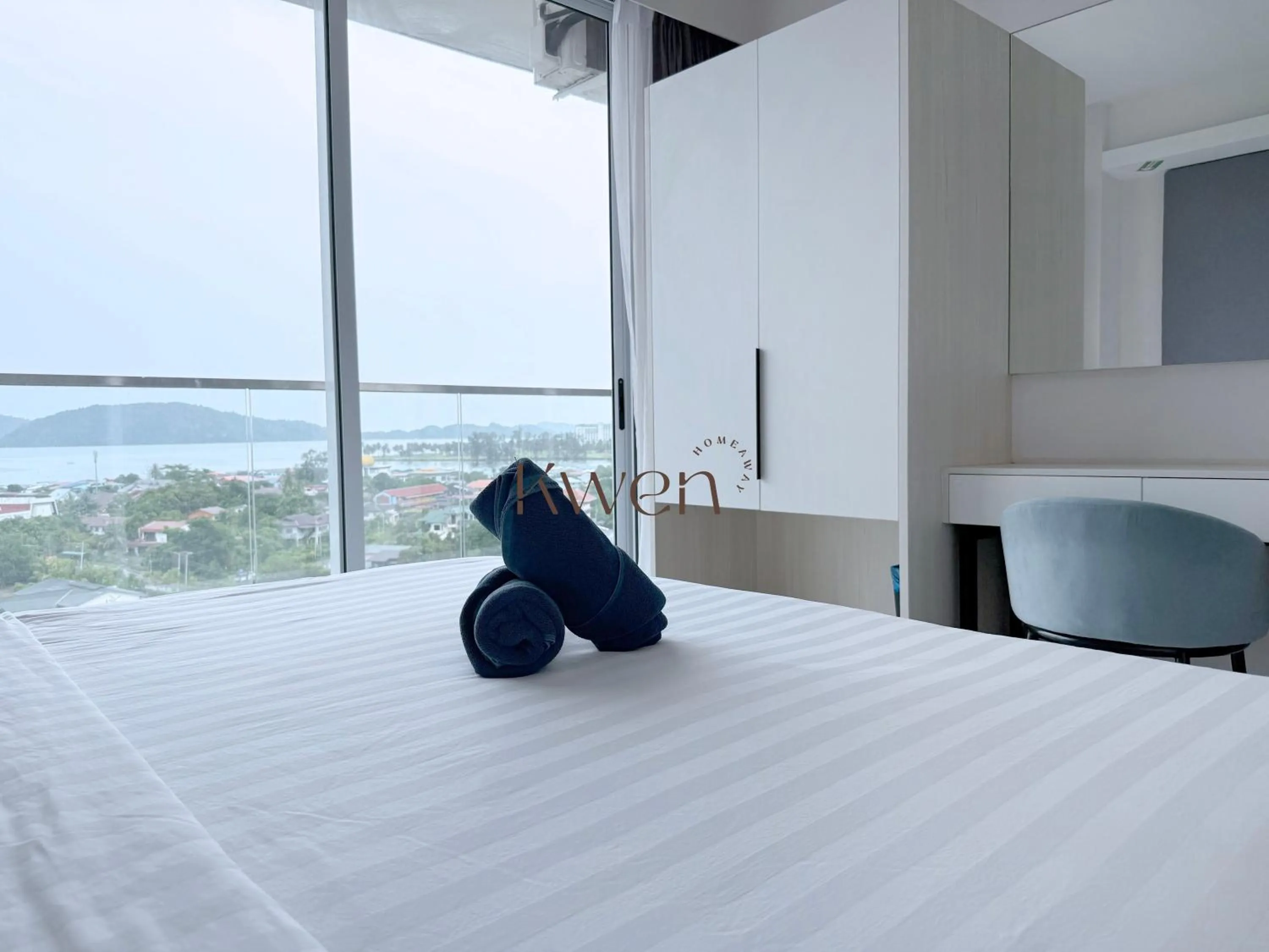 Bedroom, Bed in KWEN Suites-Tanjung Aru InfinityPool Seaview/Airport View