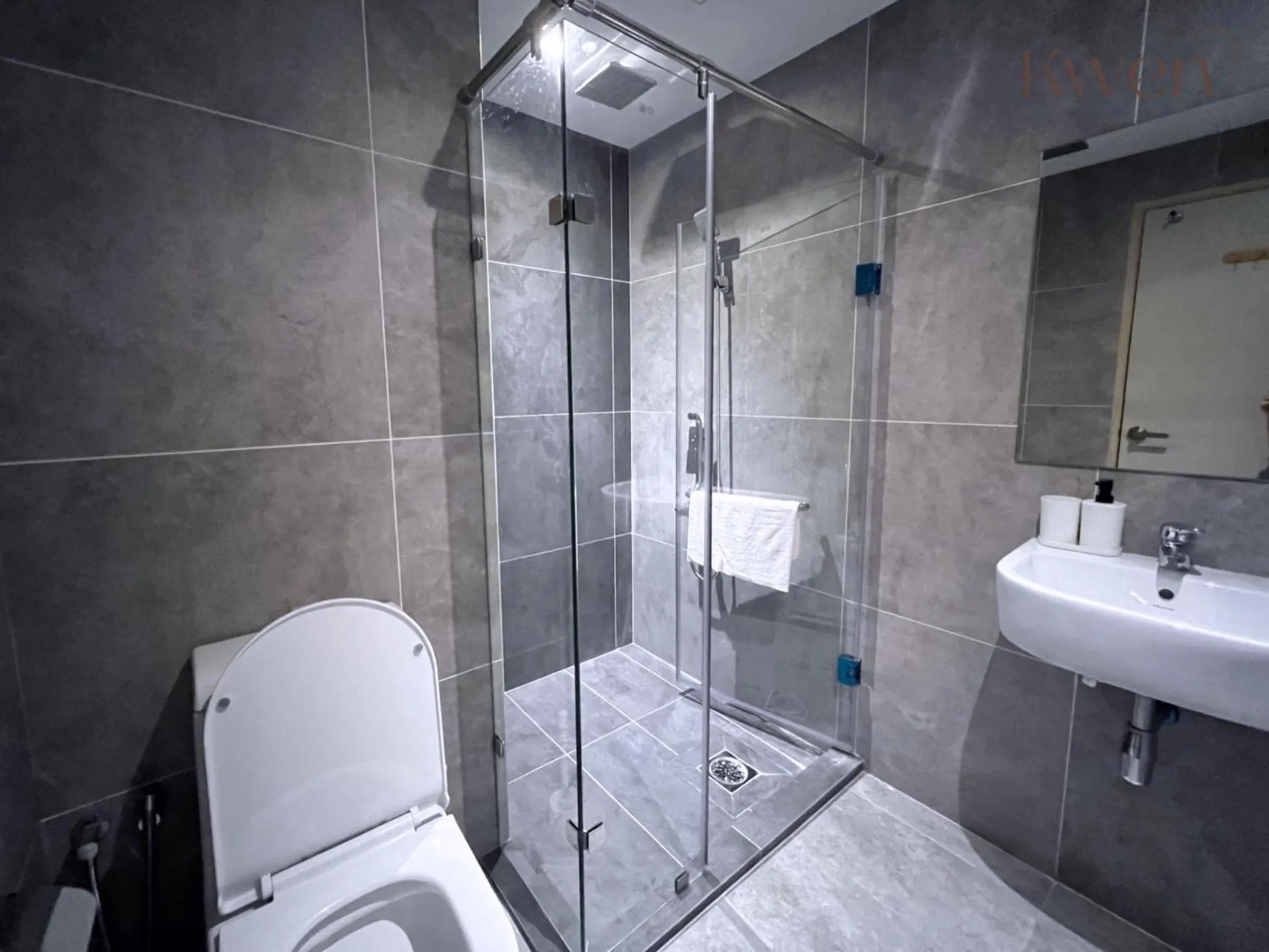 Bathroom in KWEN Suites-Tanjung Aru InfinityPool Seaview/Airport View