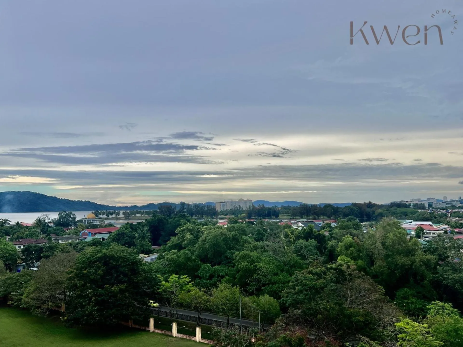 City view in KWEN Suites-Tanjung Aru InfinityPool Seaview/Airport View