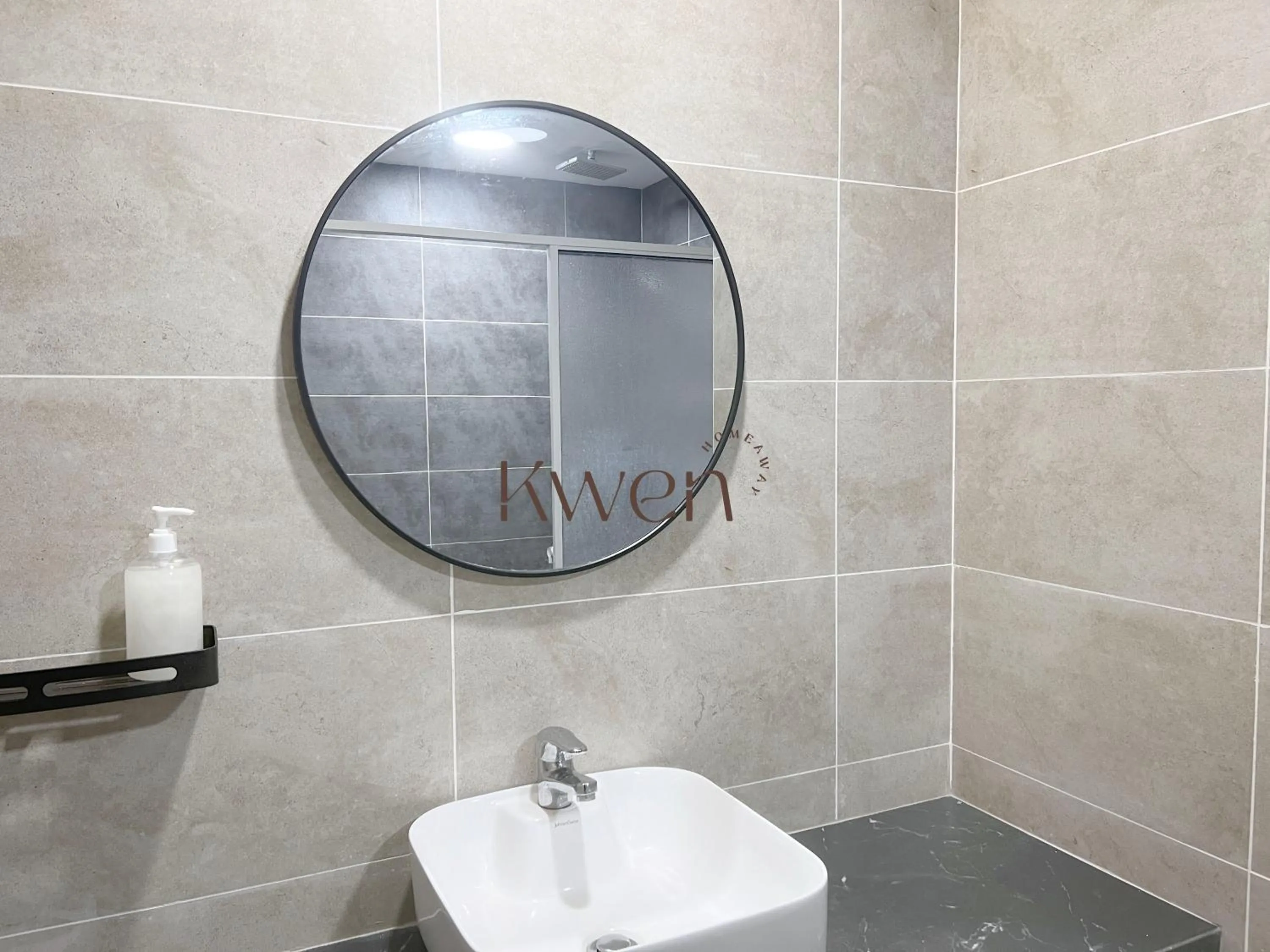 Bathroom in KWEN Suites-Tanjung Aru InfinityPool Seaview/Airport View