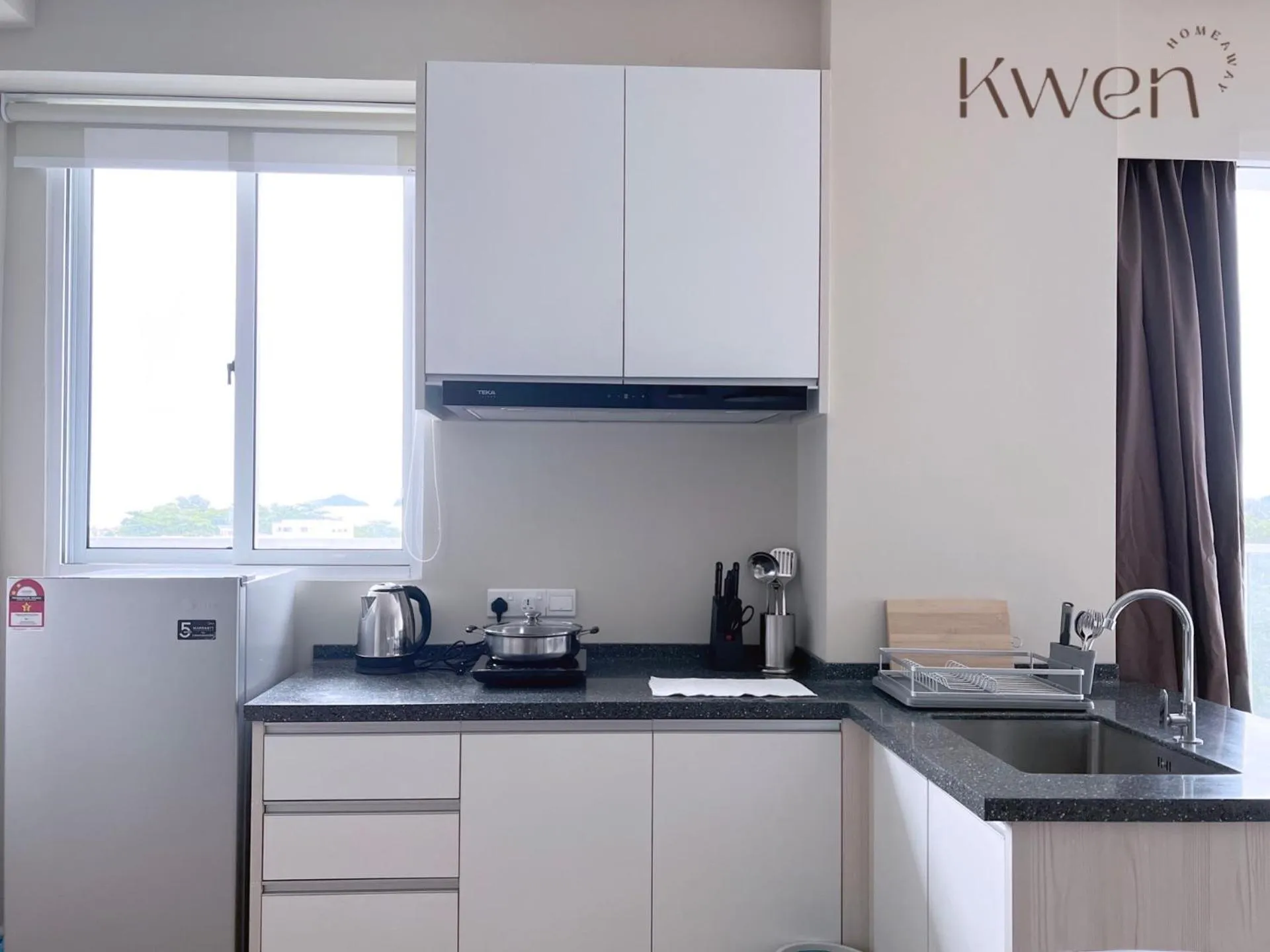 Kitchen or kitchenette in KWEN Suites-Tanjung Aru InfinityPool Seaview/Airport View