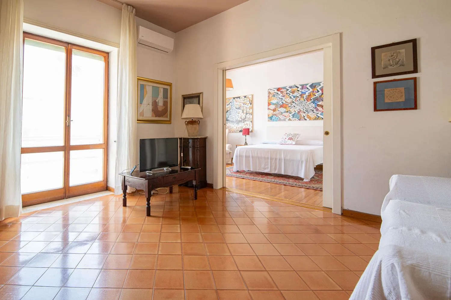 Communal lounge/ TV room in Schipa Apartment