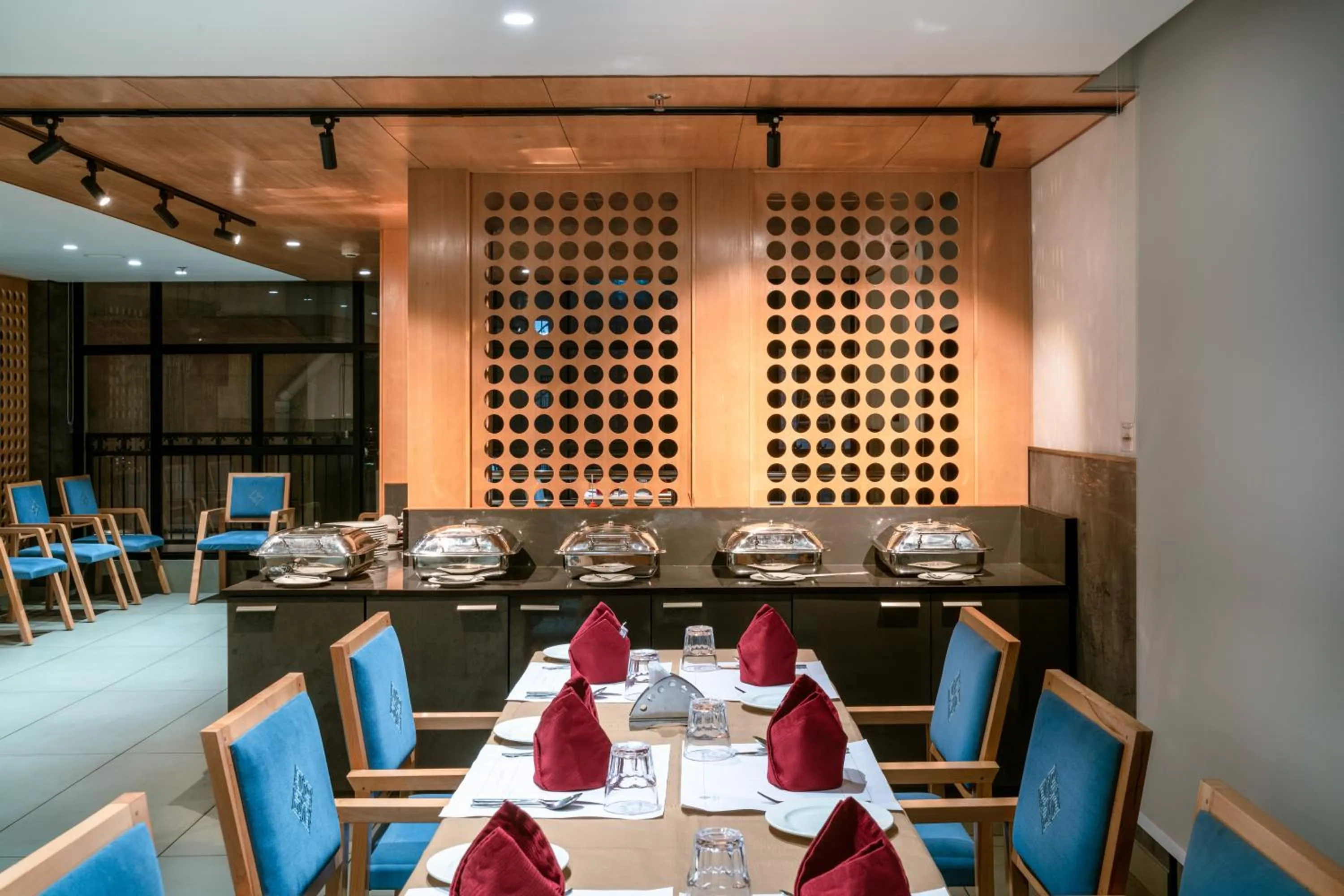 Restaurant/places to eat in Townbridge Hotels & Suites