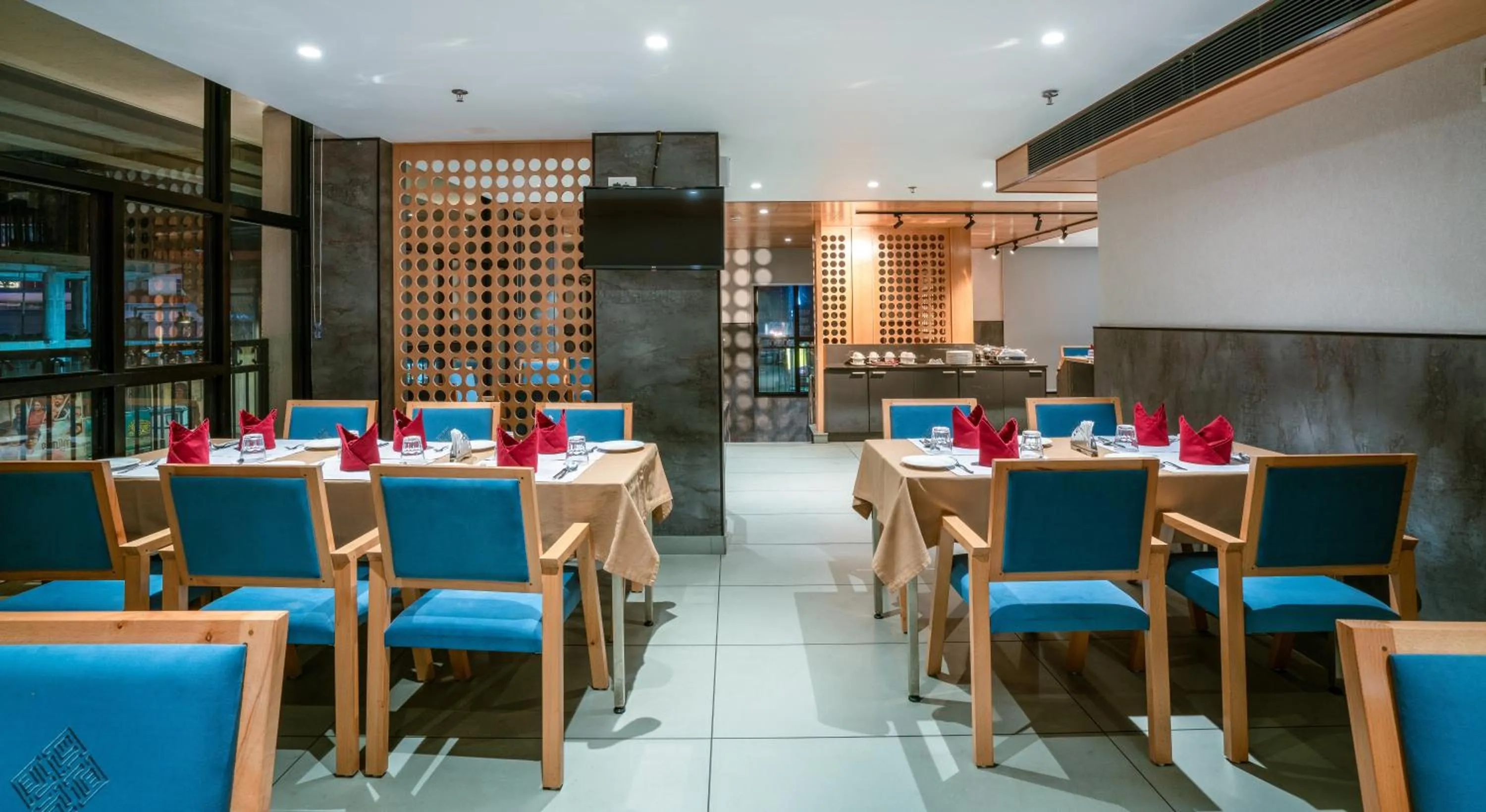 Restaurant/places to eat in Townbridge Hotels & Suites