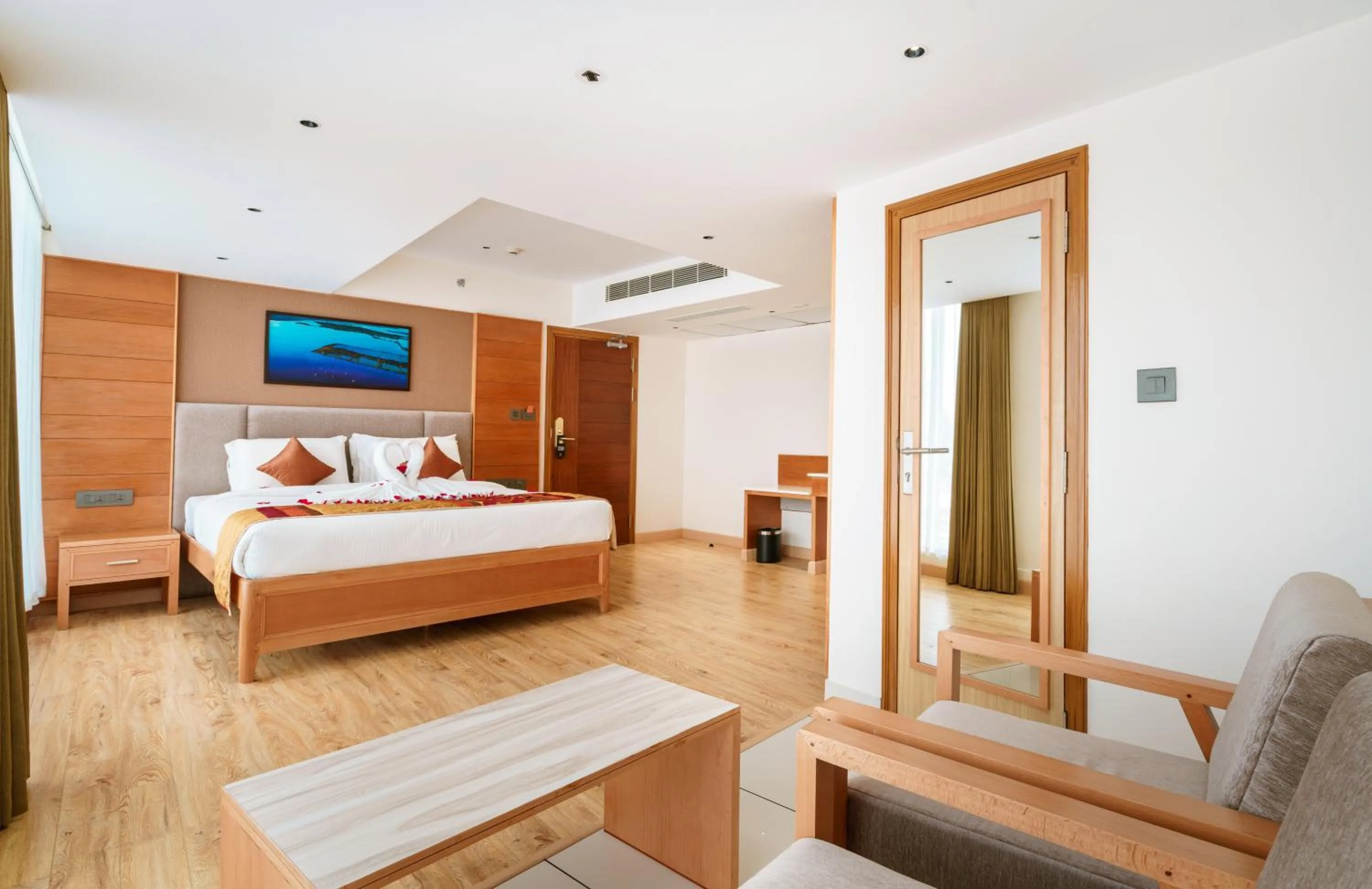 Photo of the whole room, Bed in Townbridge Hotels & Suites