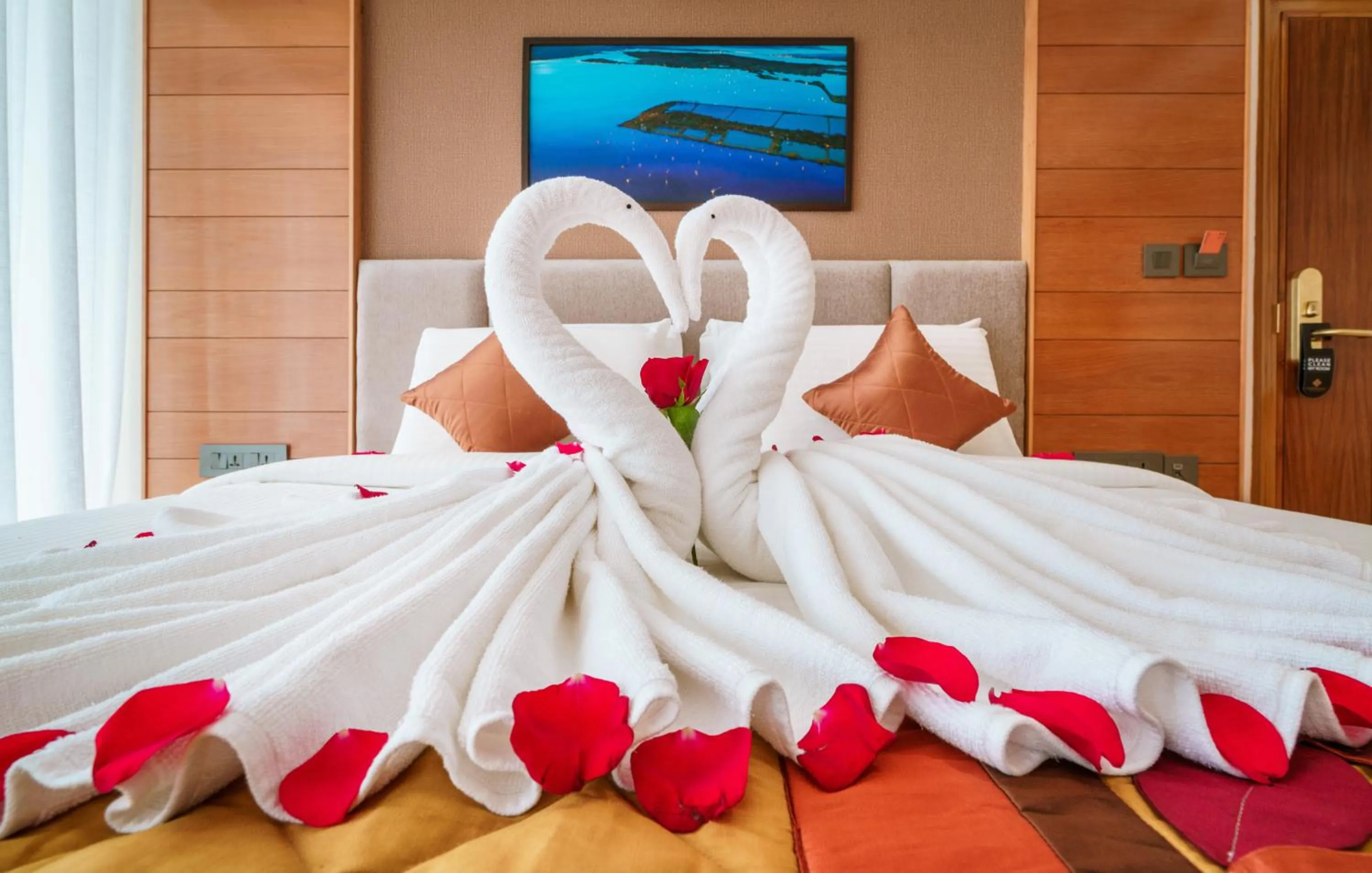 Bed in Townbridge Hotels & Suites