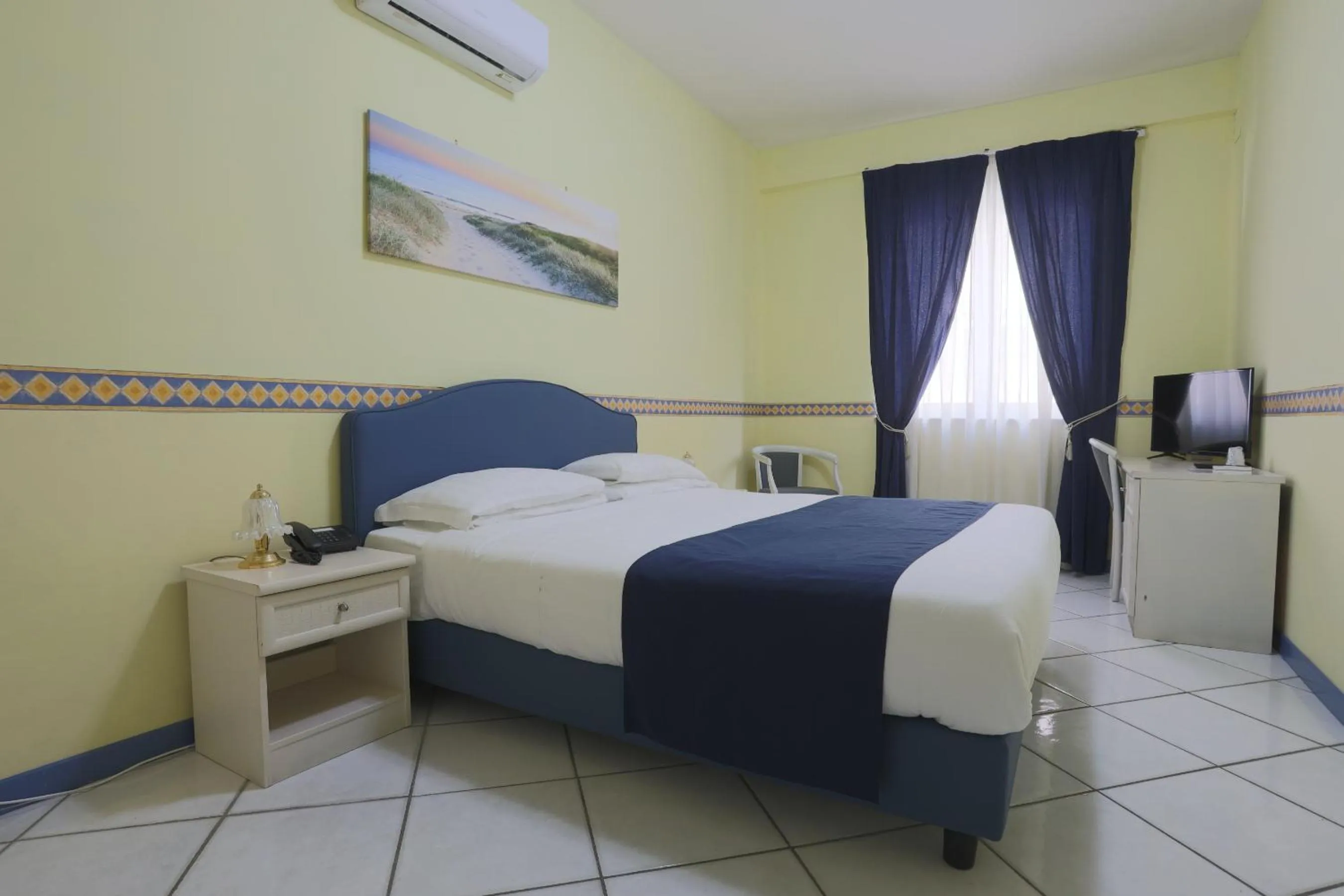 Bedroom, Bed in Hotel Centro Congressi Polo Nautico