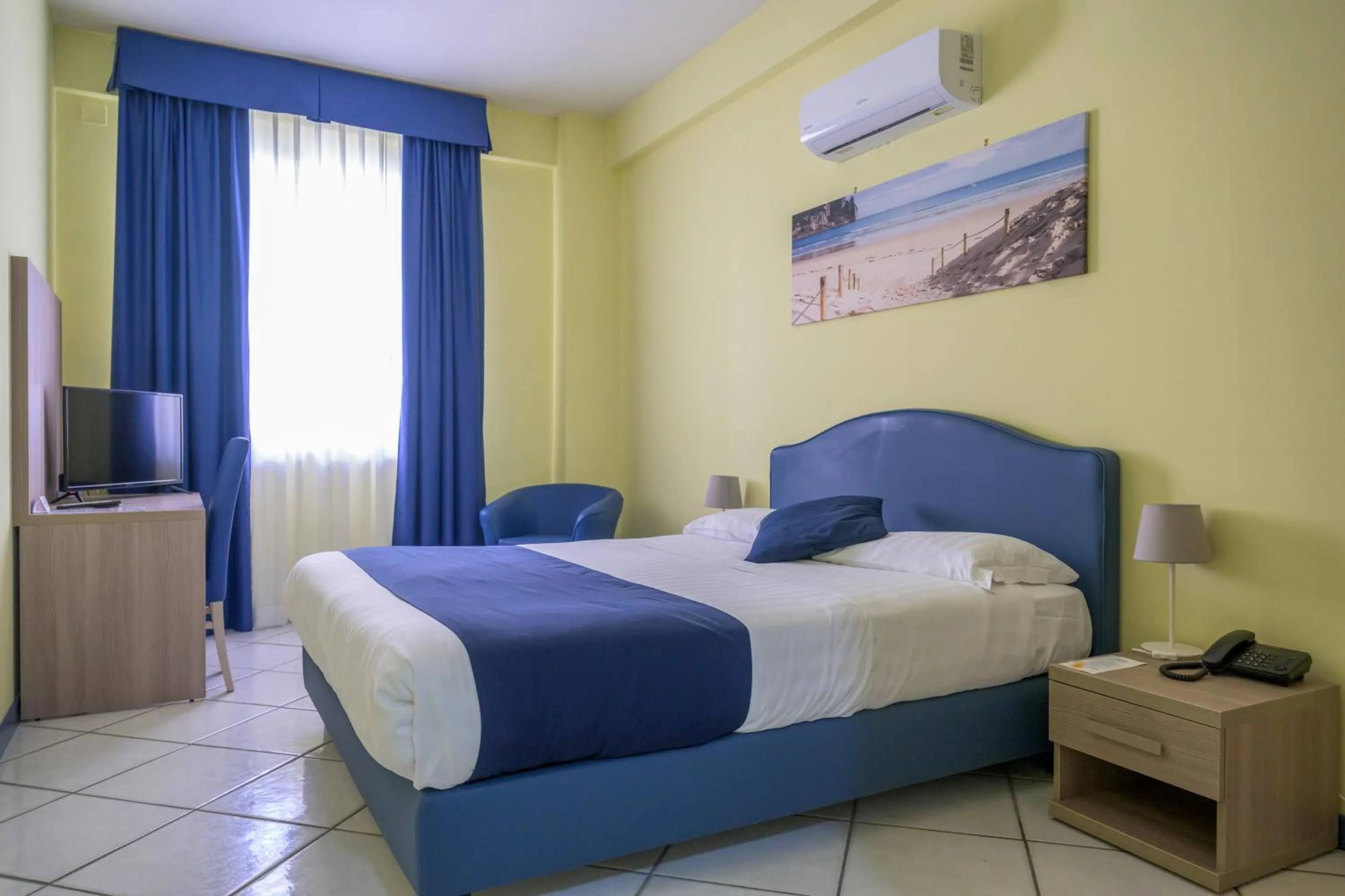 Bedroom, Bed in Hotel Centro Congressi Polo Nautico