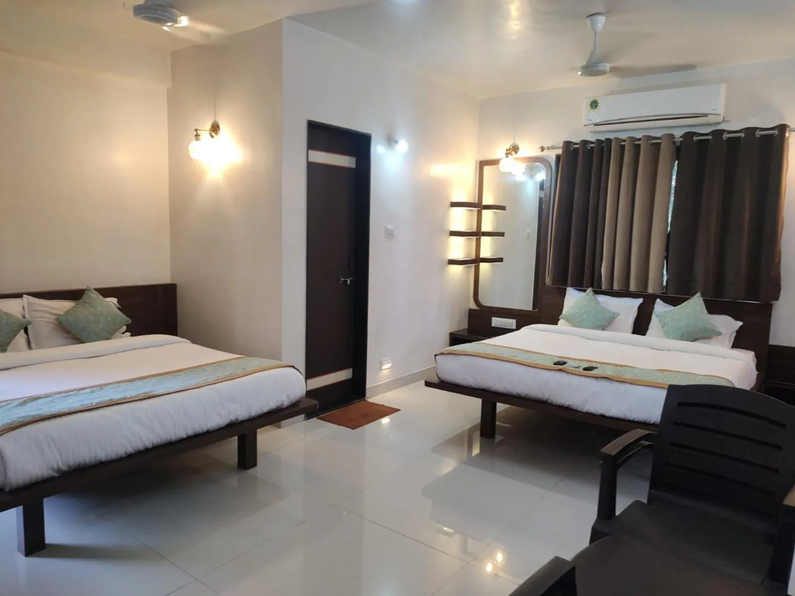 Bed in Cocorico Beach Resort