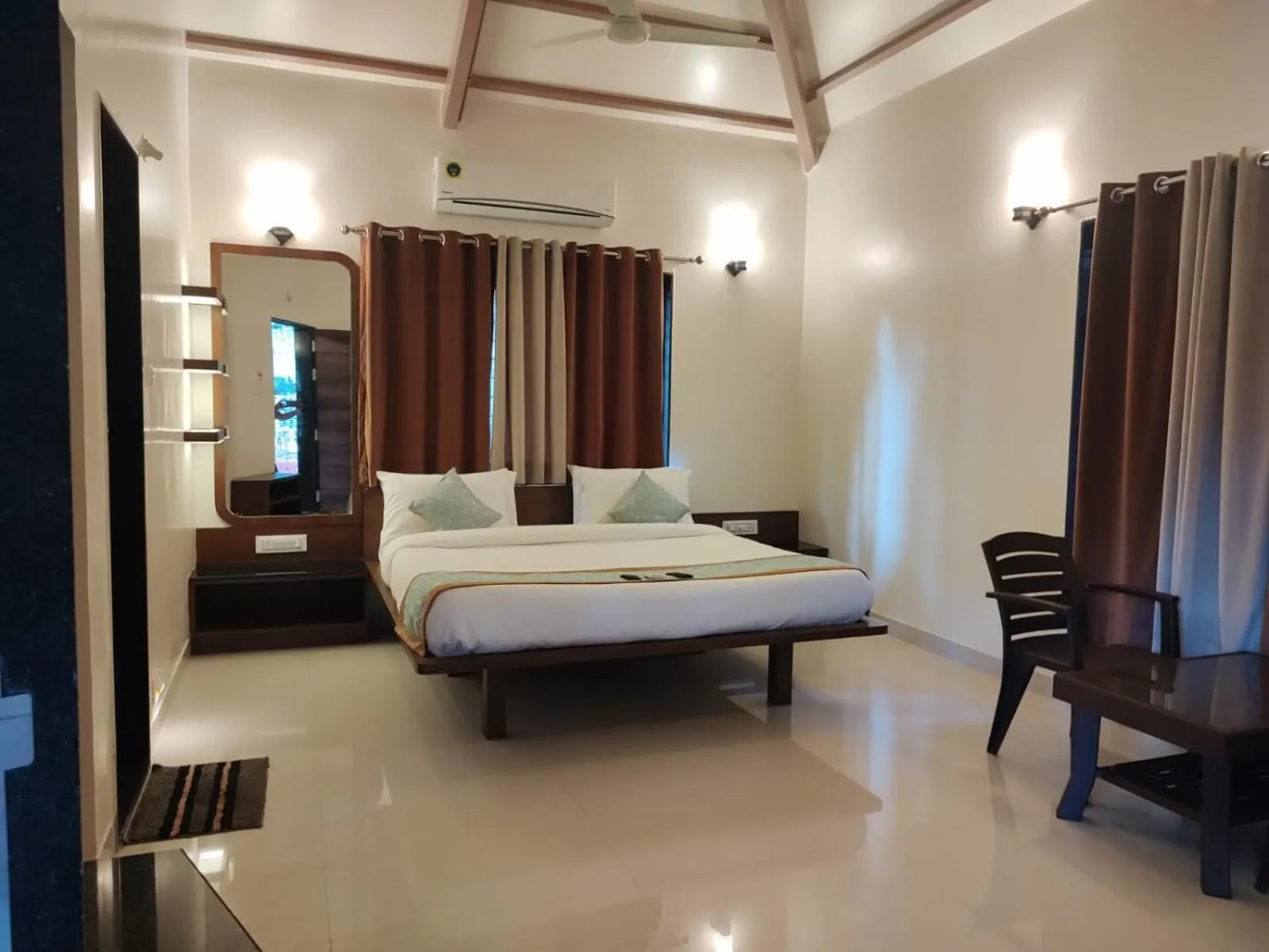 Bed in Cocorico Beach Resort