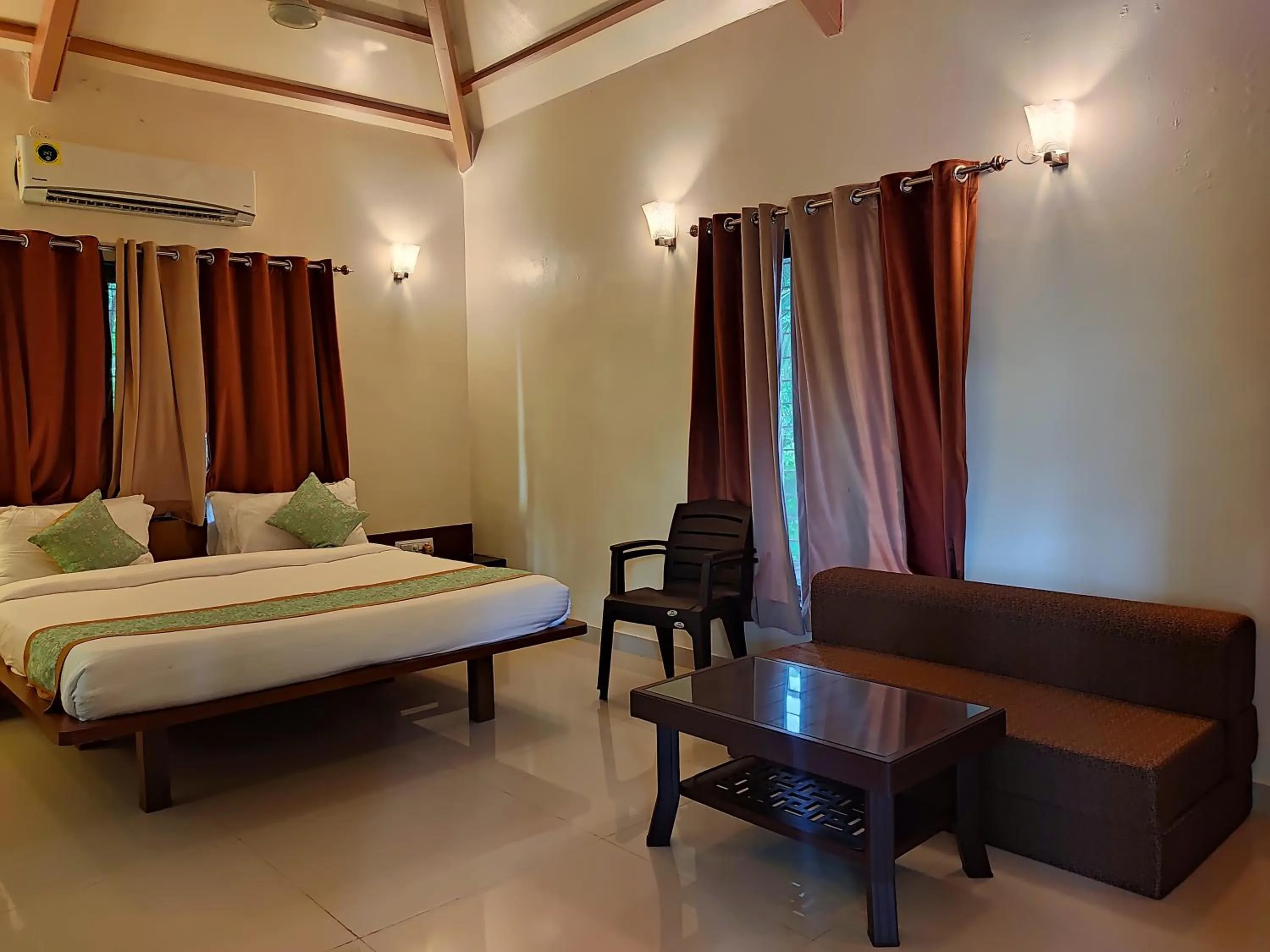 Bed in Cocorico Beach Resort