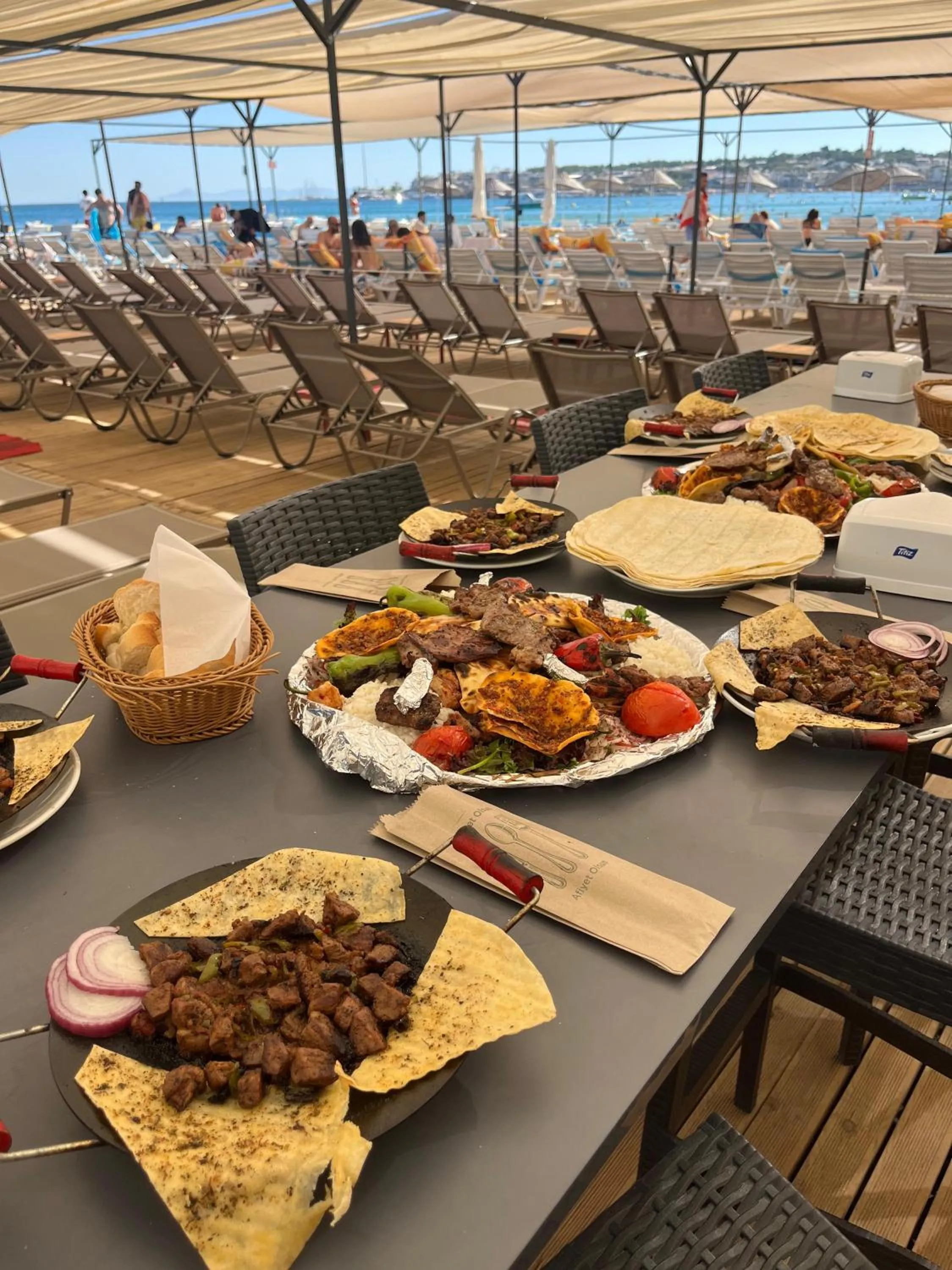 Restaurant/places to eat in THE LEA HOTELS & SUITE