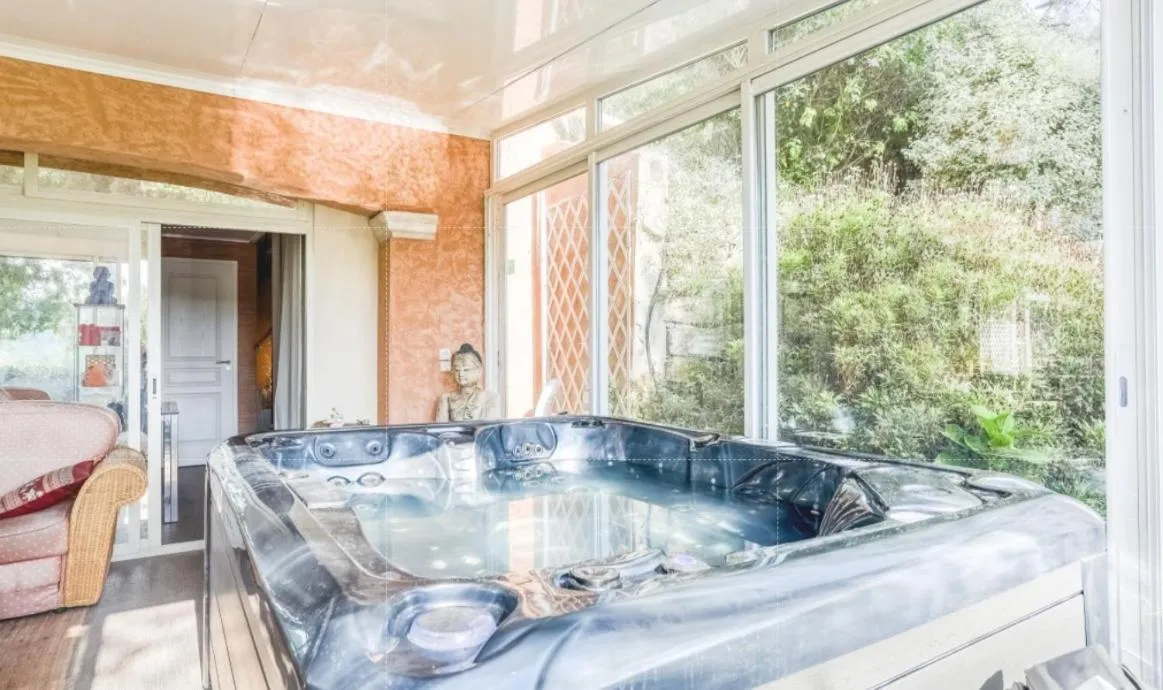 Hot Tub in Harmonice