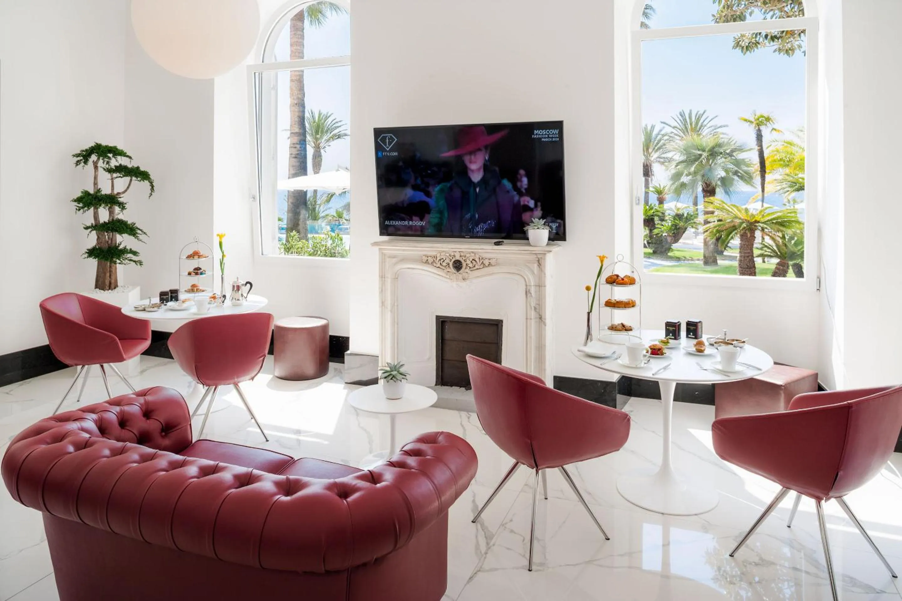 Communal lounge/ TV room in Miramare The Palace Resort