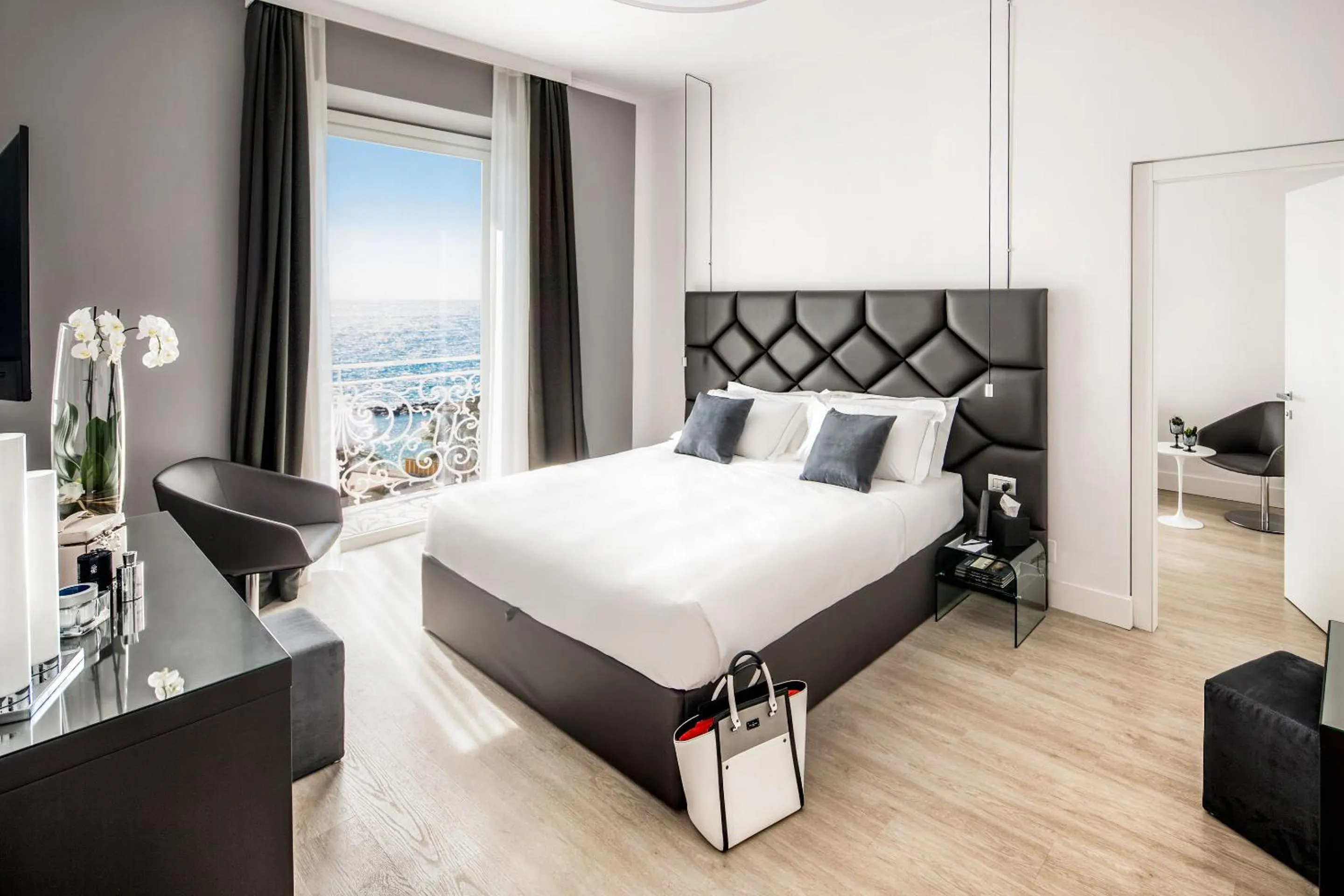 Bed in Miramare The Palace Resort