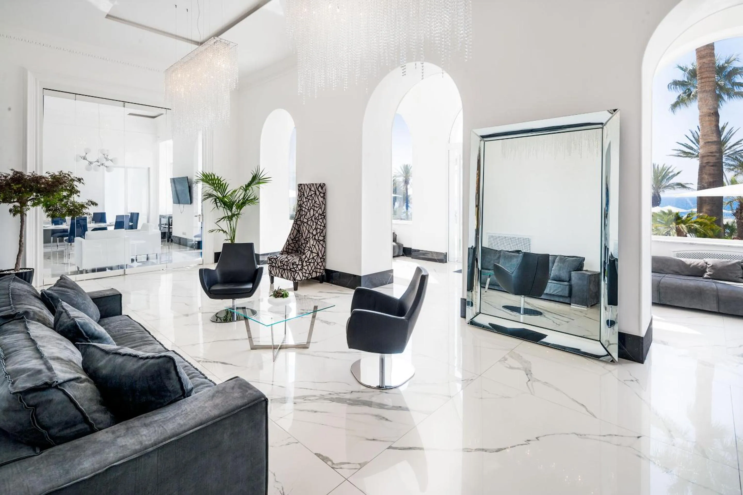 Communal lounge/ TV room in Miramare The Palace Resort