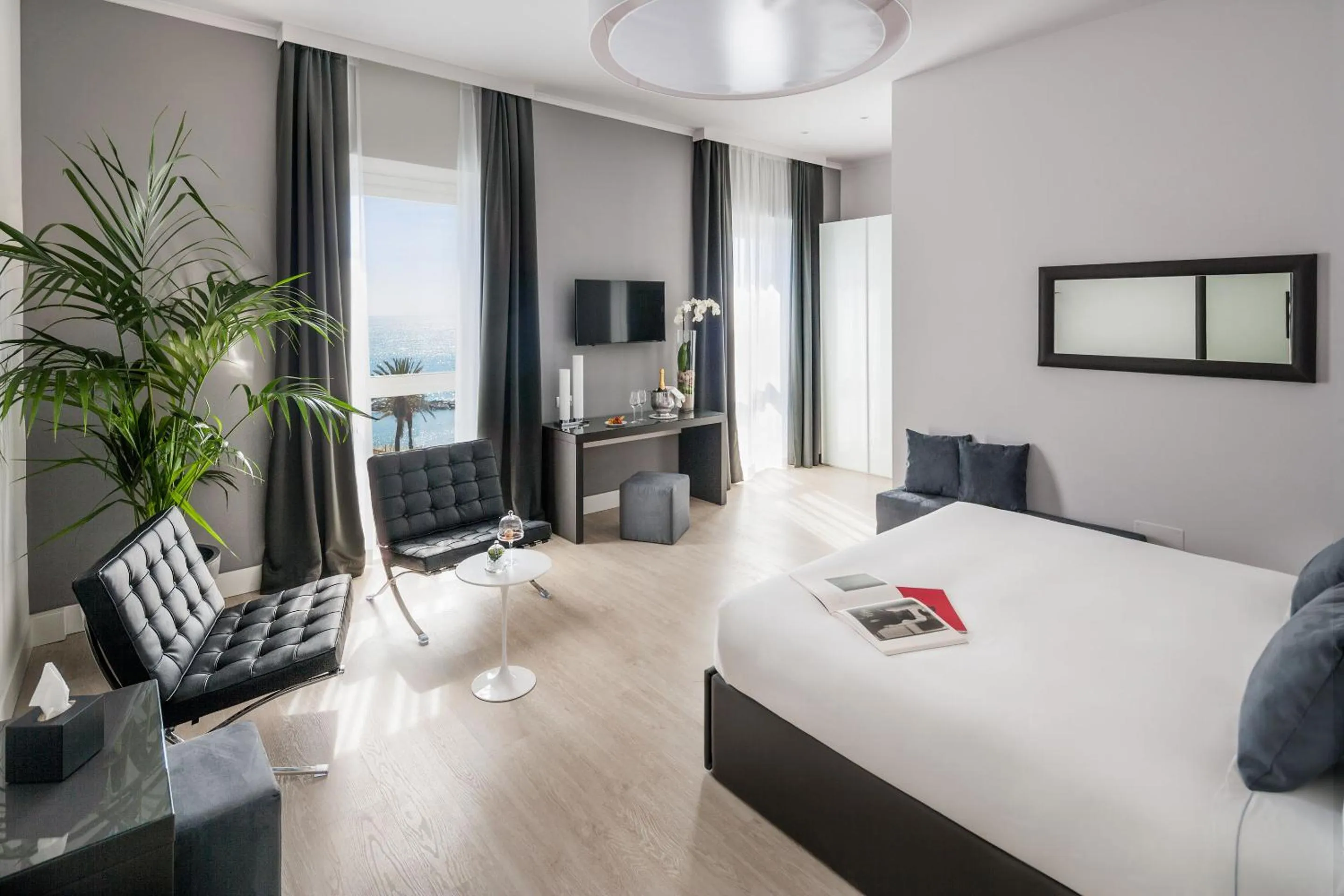 Bed in Miramare The Palace Resort