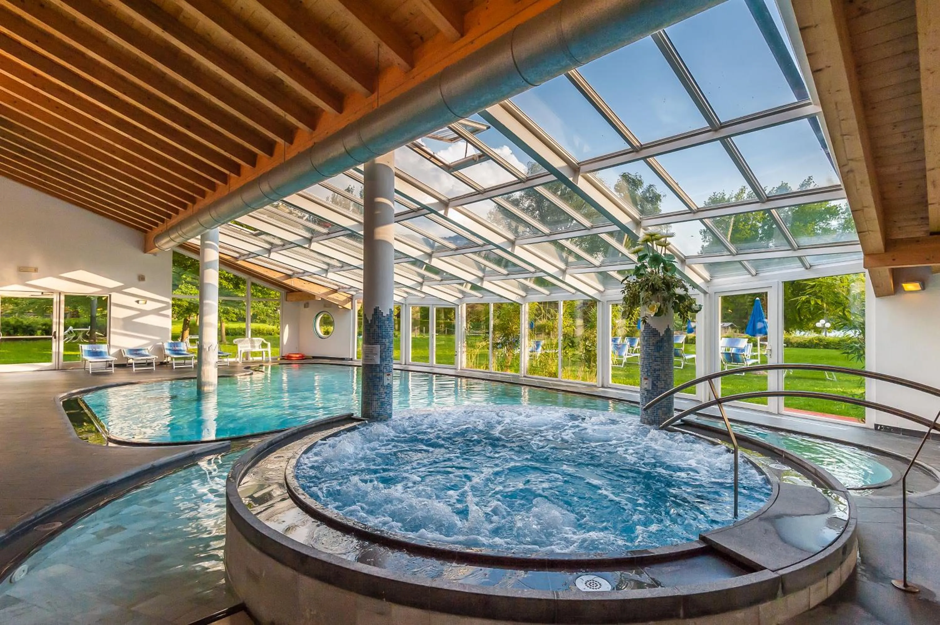 Hot Tub in Hotel Al Sorriso Greenpark & Wellness