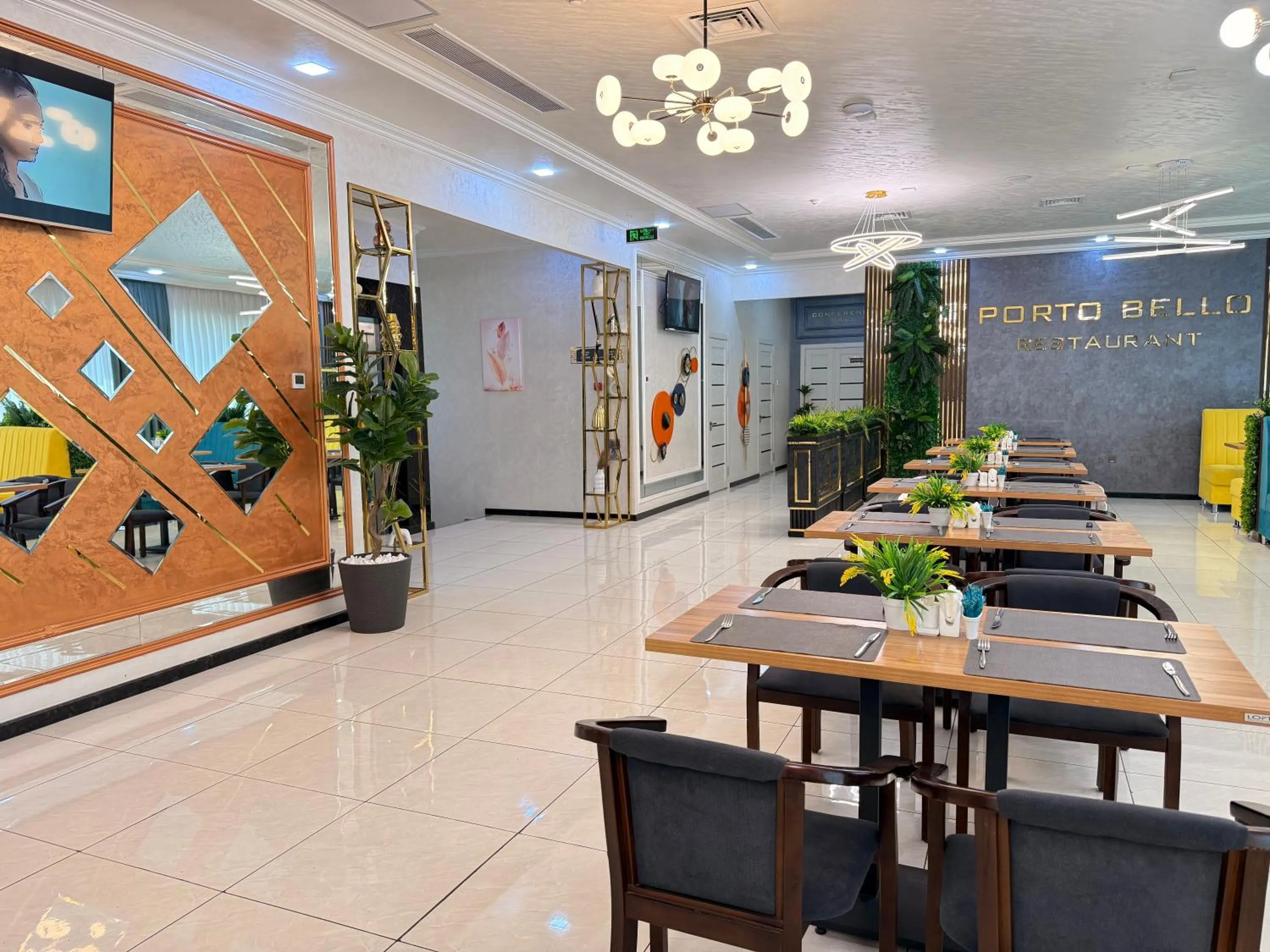 Restaurant/places to eat in Porto Bello Hotel