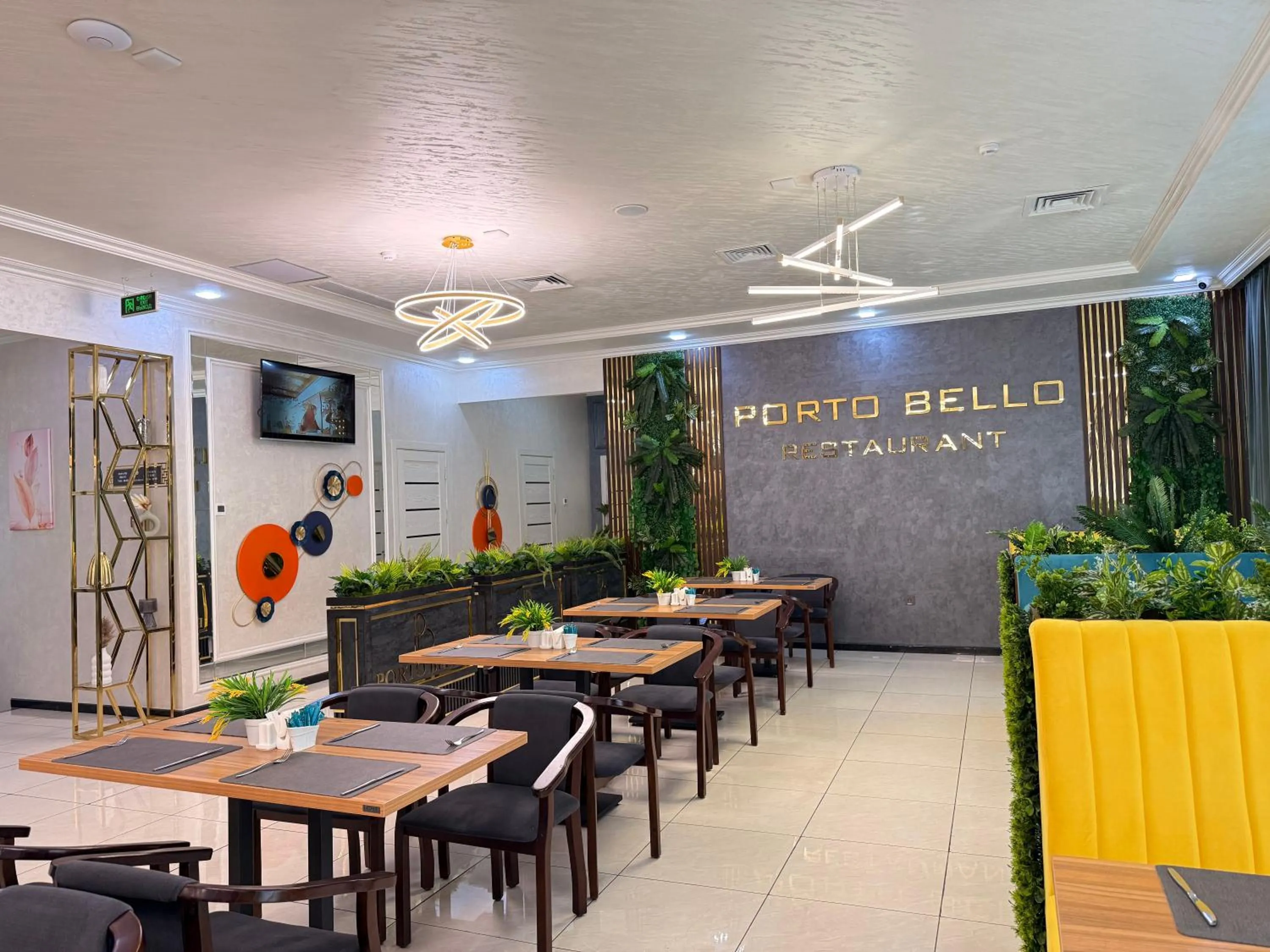 Restaurant/places to eat in Porto Bello Hotel