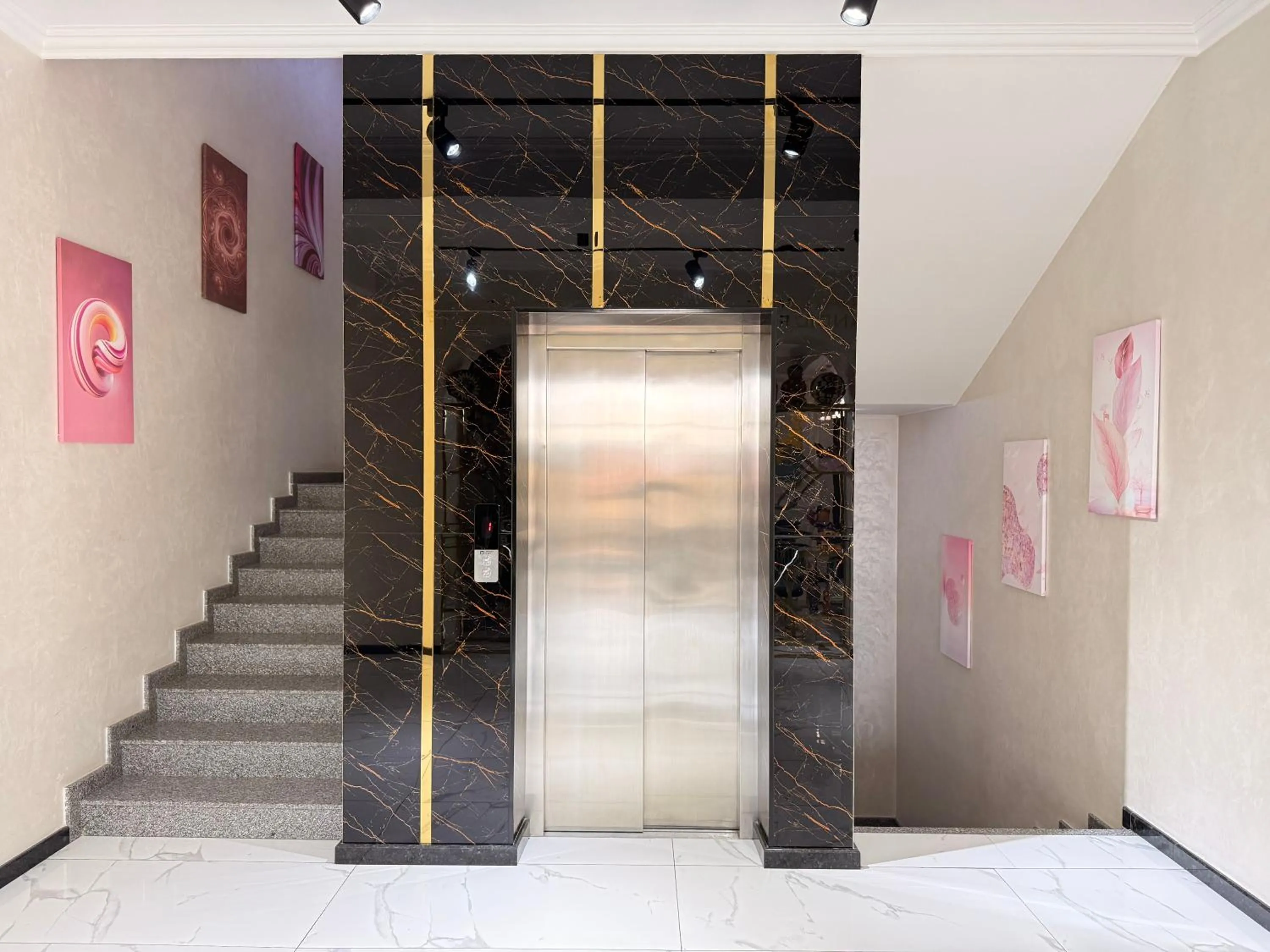 elevator in Porto Bello Hotel