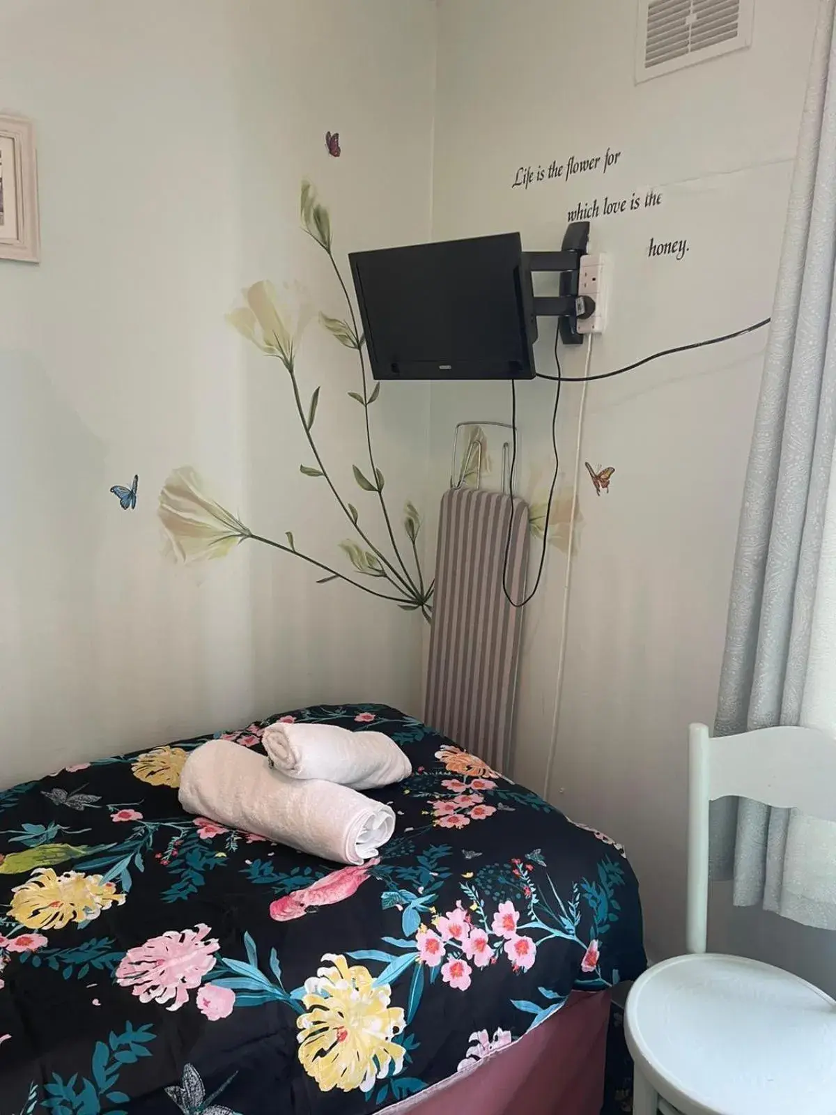 Single Room with Shared Shower and Toilet in Riversvale Hotel Single Room with Shared Shower and Toilet in Riversvale Hotel