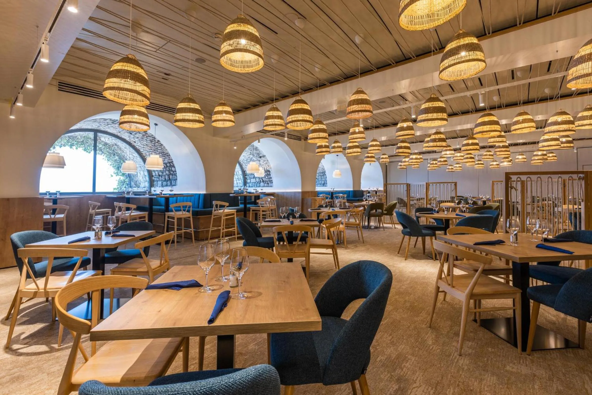 Restaurant/places to eat in Hotel Vile Park Premium