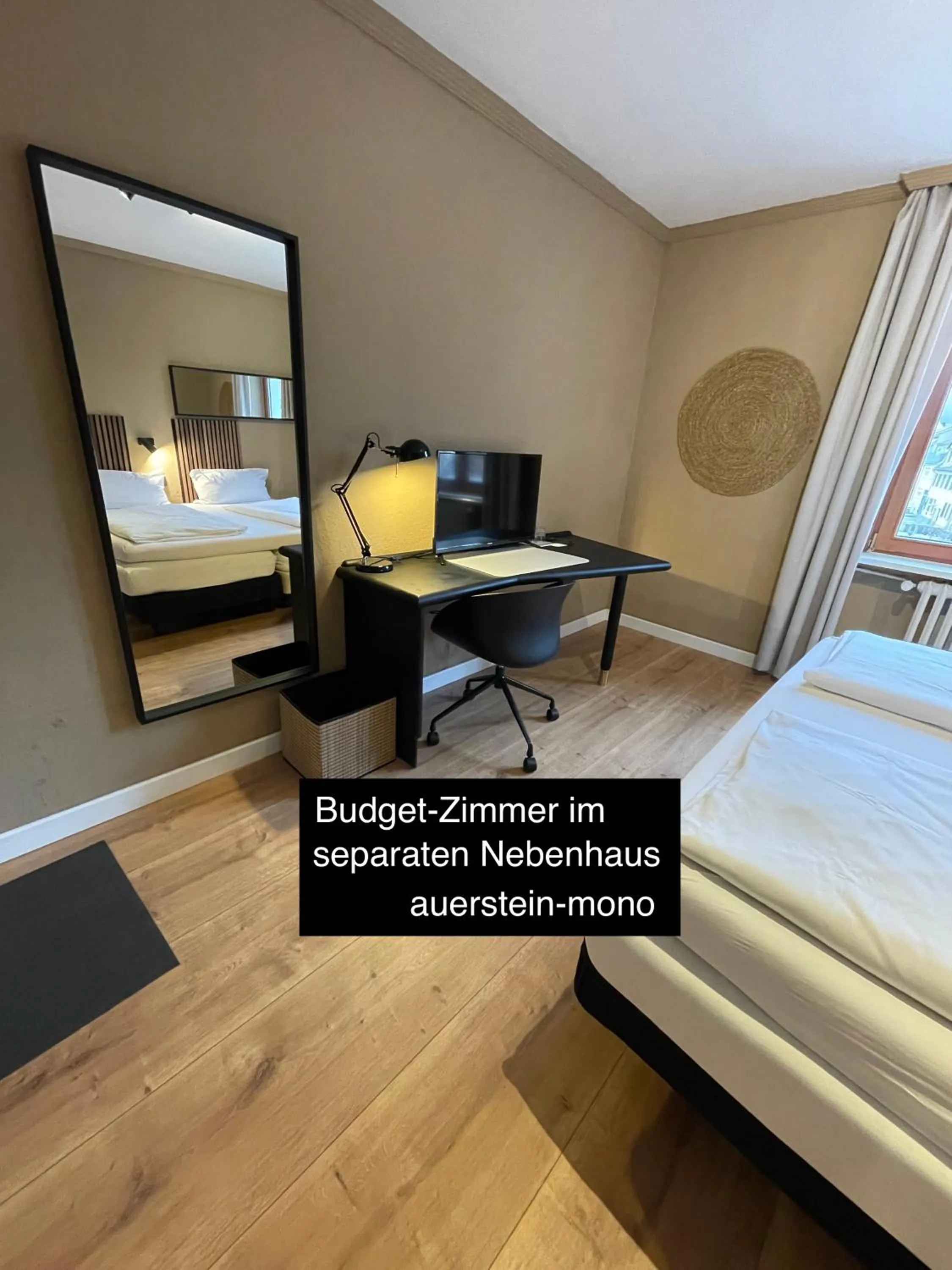 Living room, Bed in AUERSTEIN-Hotels auerstein & auerstein-mono